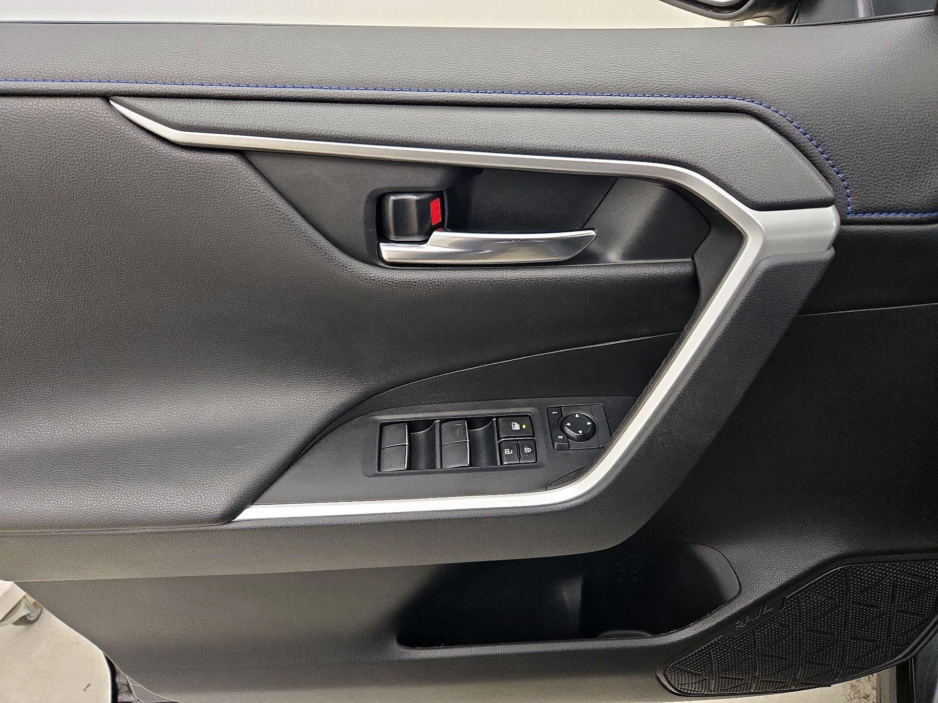 Thumbnail: 2021 Toyota RAV4 - 12