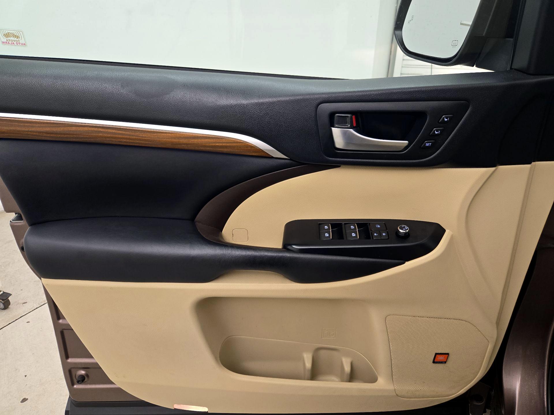 Thumbnail: 2018 Toyota Highlander - 12
