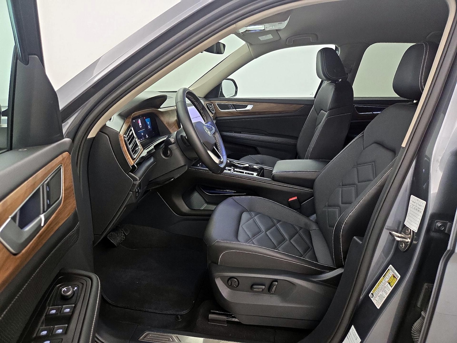 2025 Volkswagen Atlas SE w/Tech - Photo 12