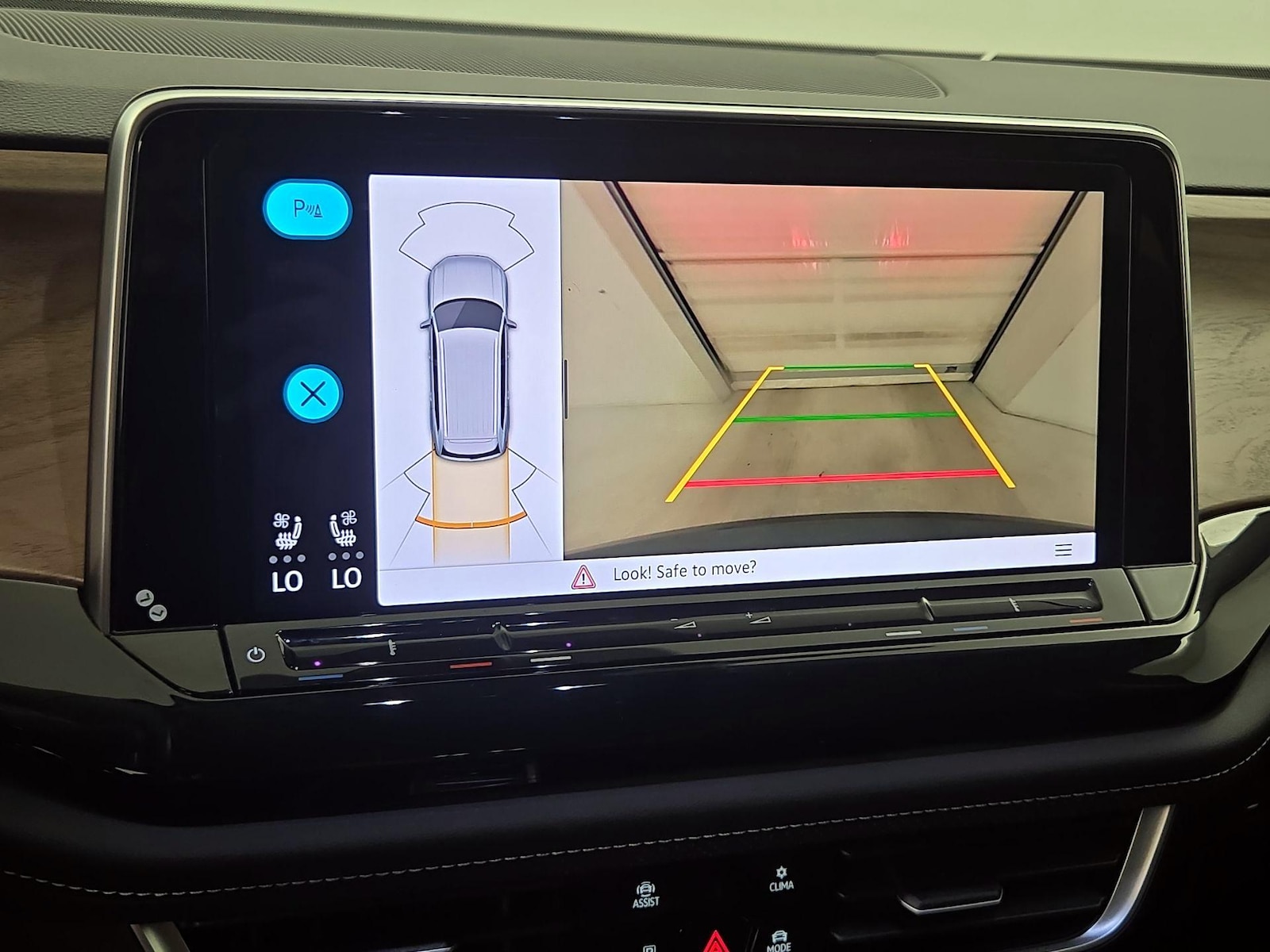 2025 Volkswagen Atlas SE w/Tech - Photo 15