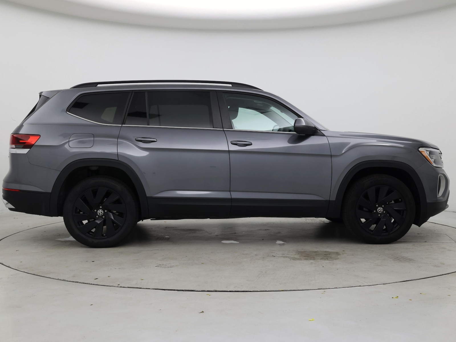 2025 Volkswagen Atlas SE w/Tech - Photo 8