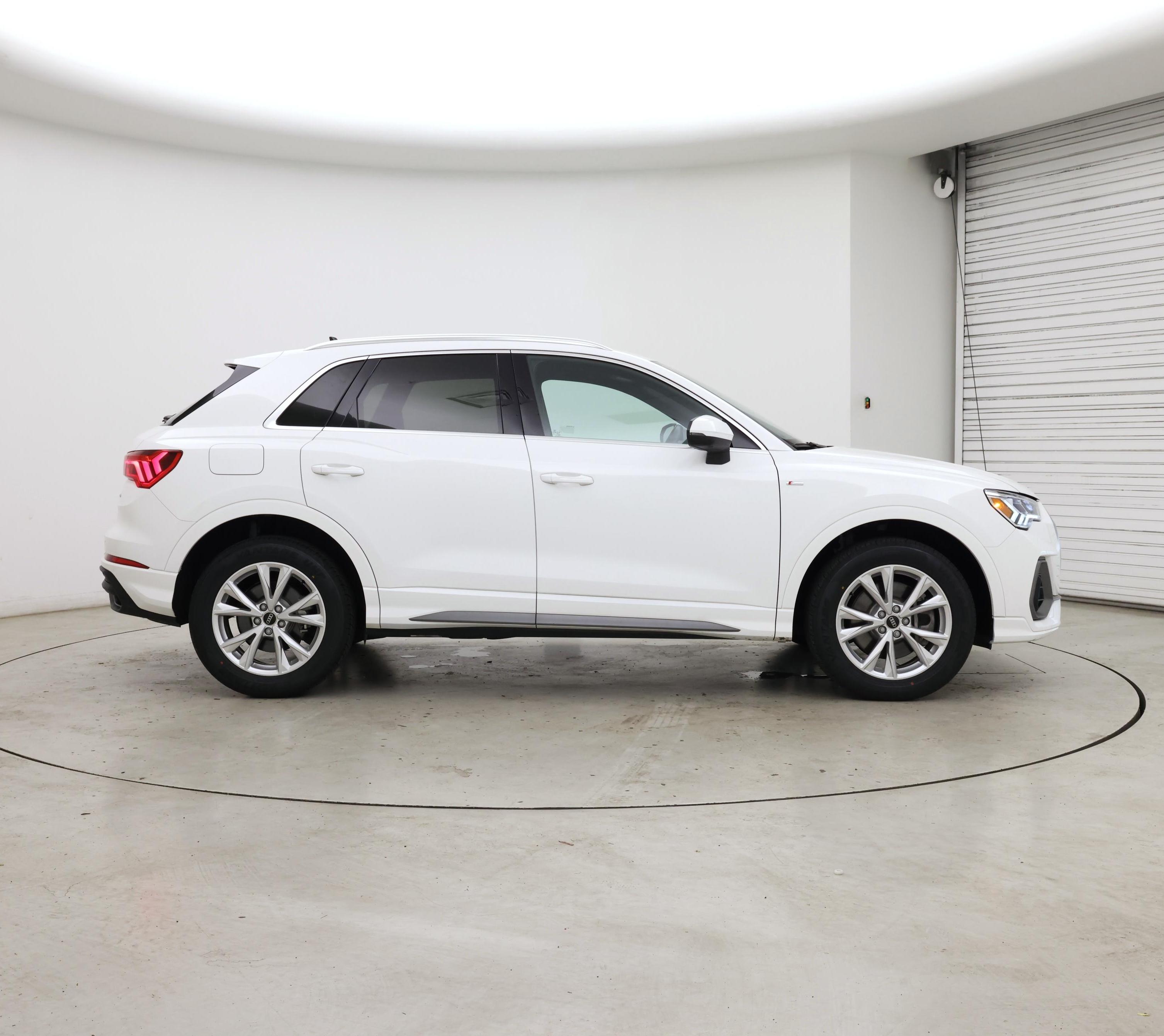 Thumbnail: 2023 Audi Q3 - 7