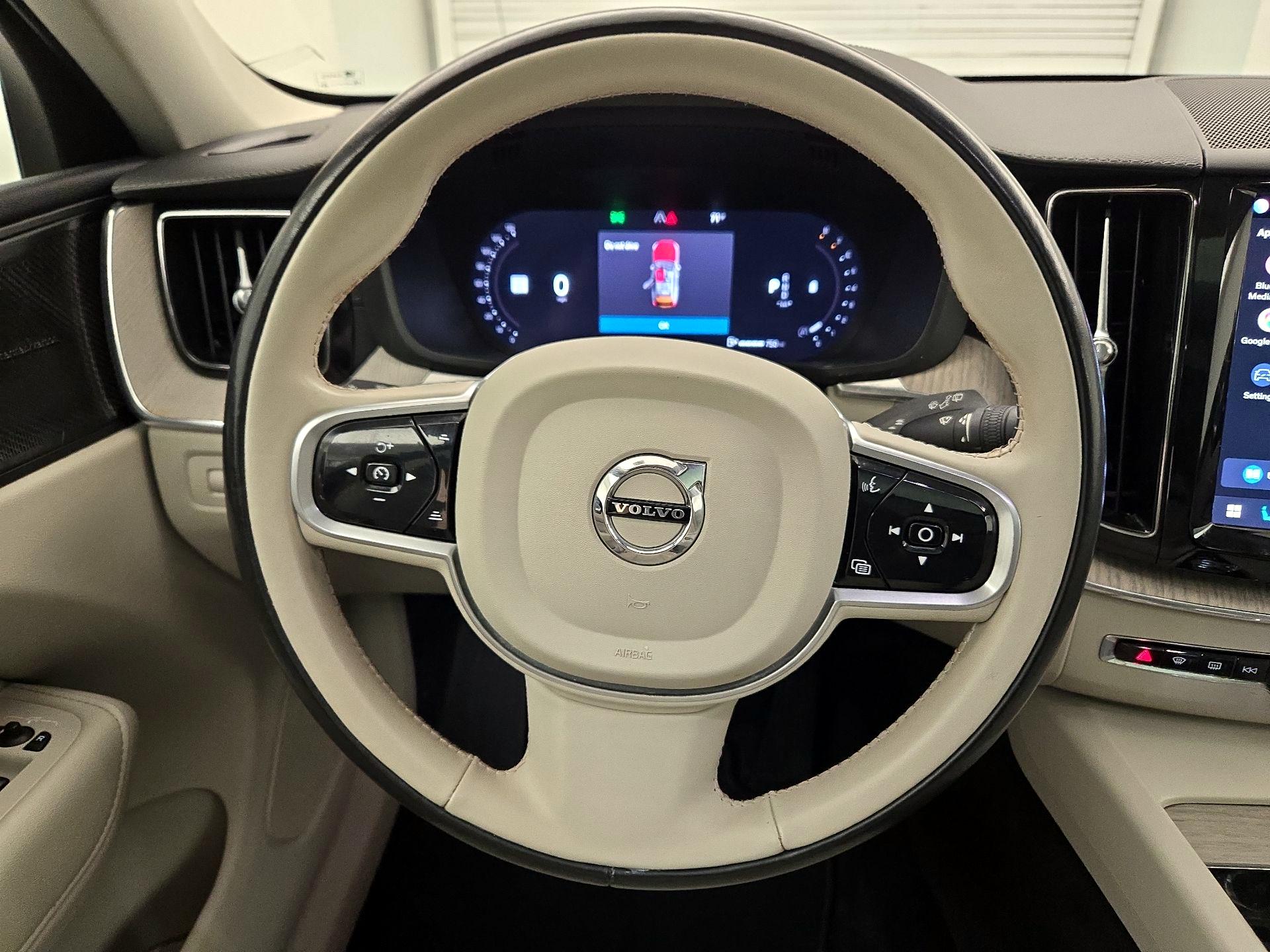 Thumbnail: 2022 Volvo XC60 - 10