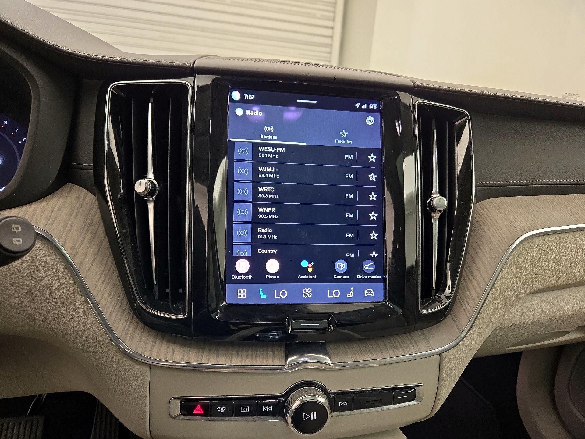 Thumbnail: 2022 Volvo XC60 - 15