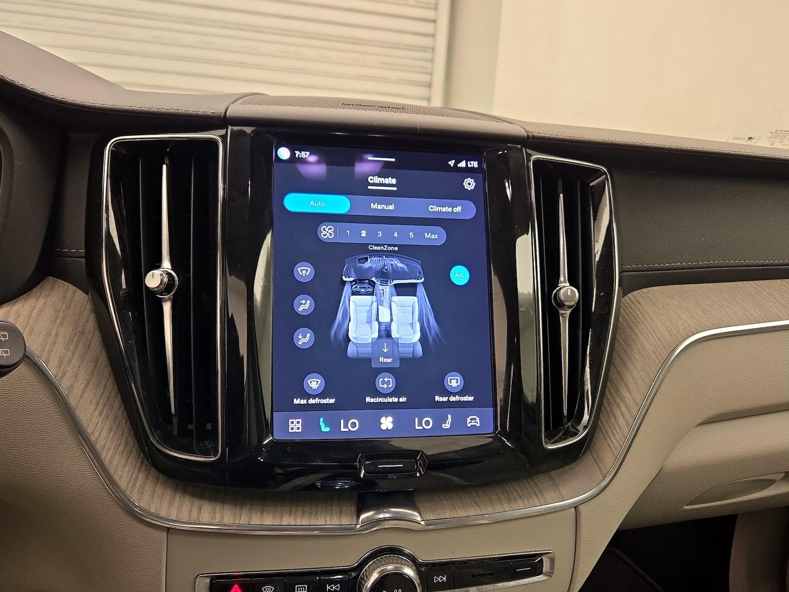 2022 Volvo XC60 Inscription - Photo 17