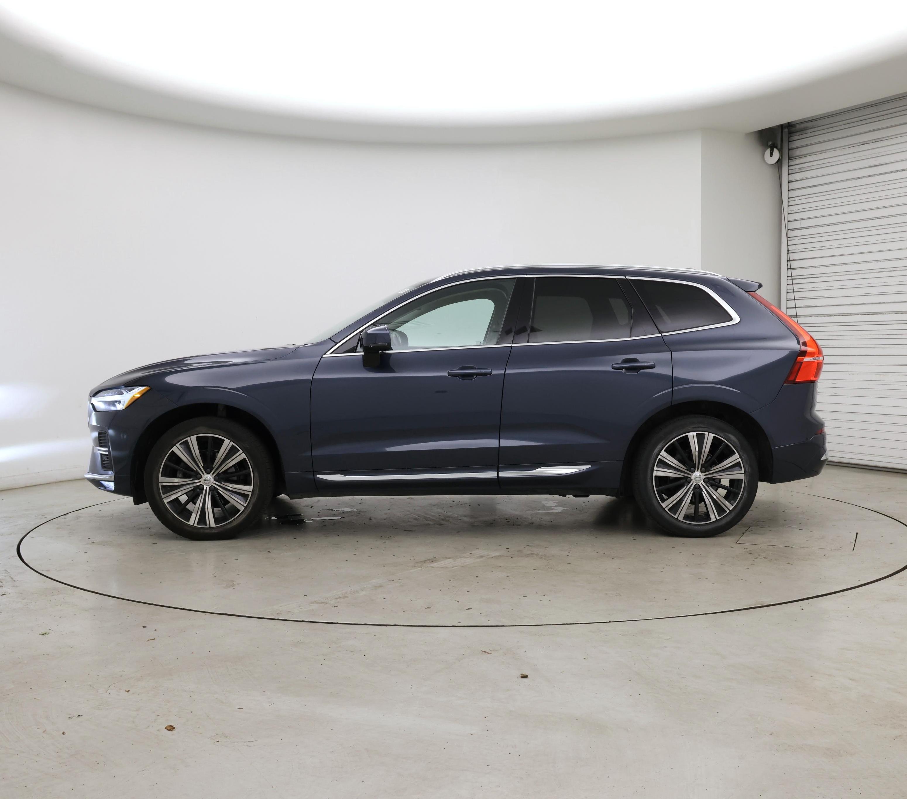 Thumbnail: 2022 Volvo XC60 - 3