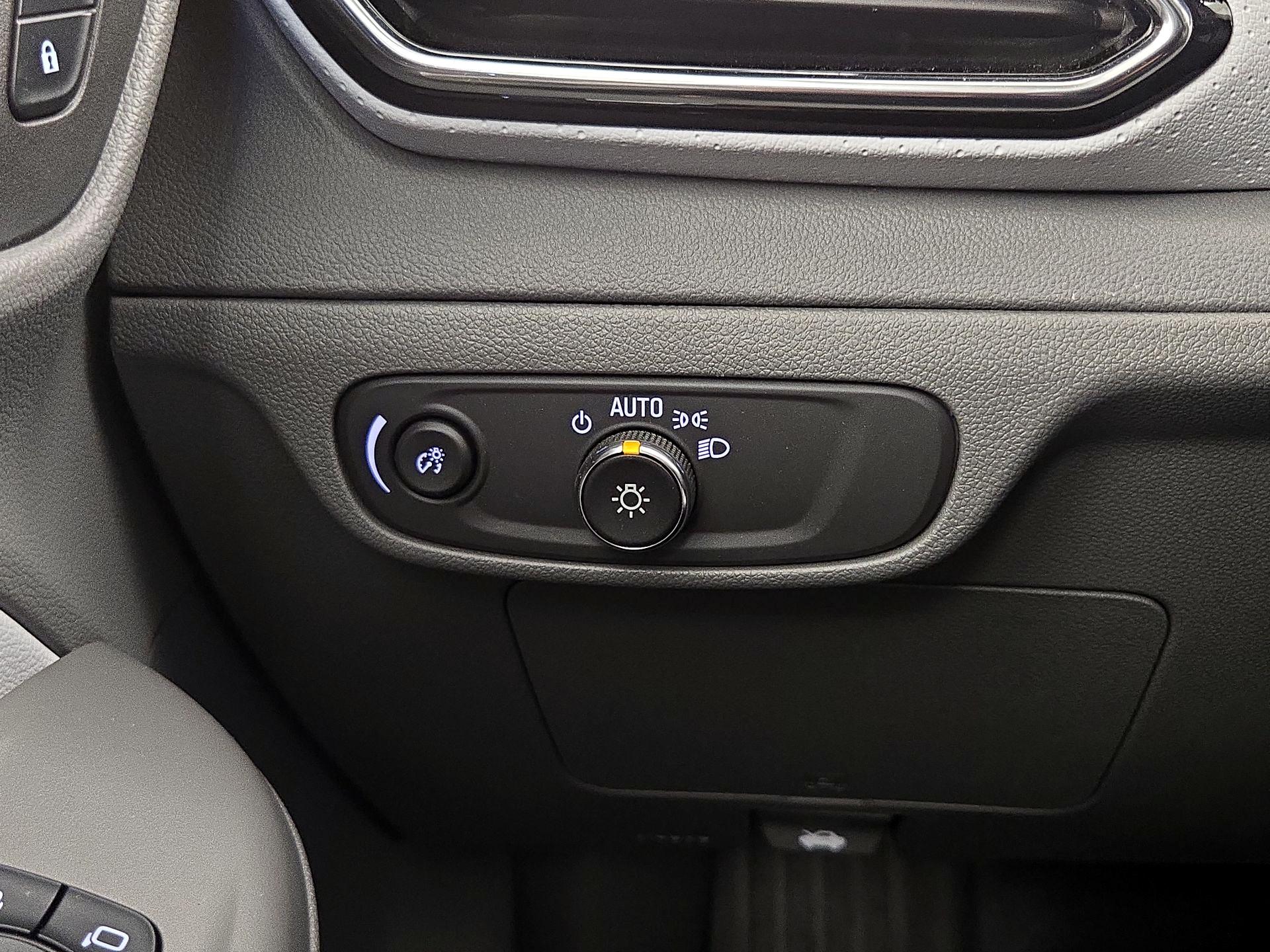 Thumbnail: 2023 Chevrolet Bolt EUV - 13