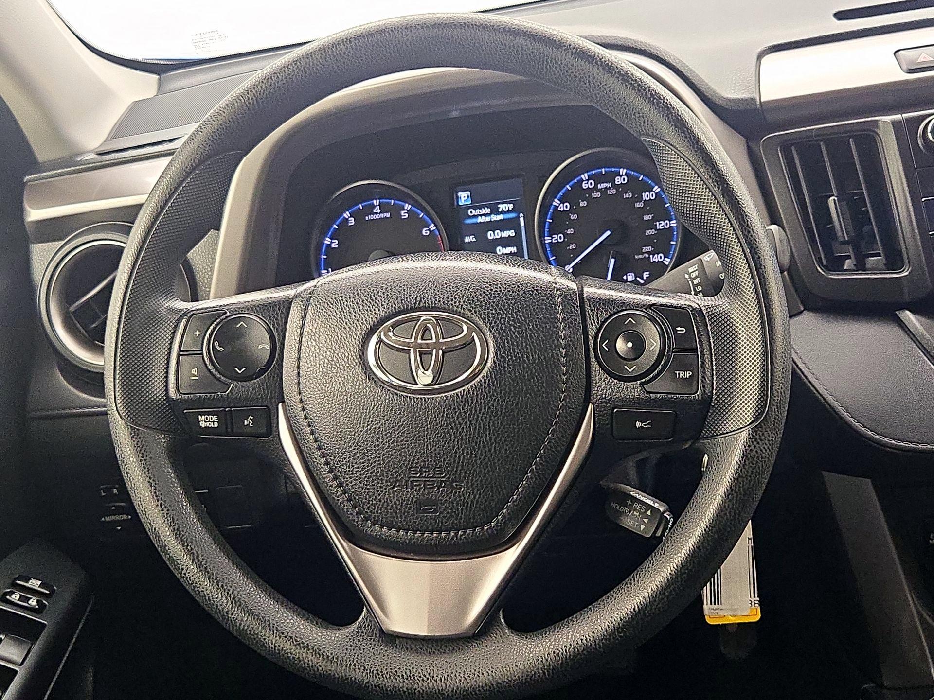 Thumbnail: 2018 Toyota RAV4 - 10