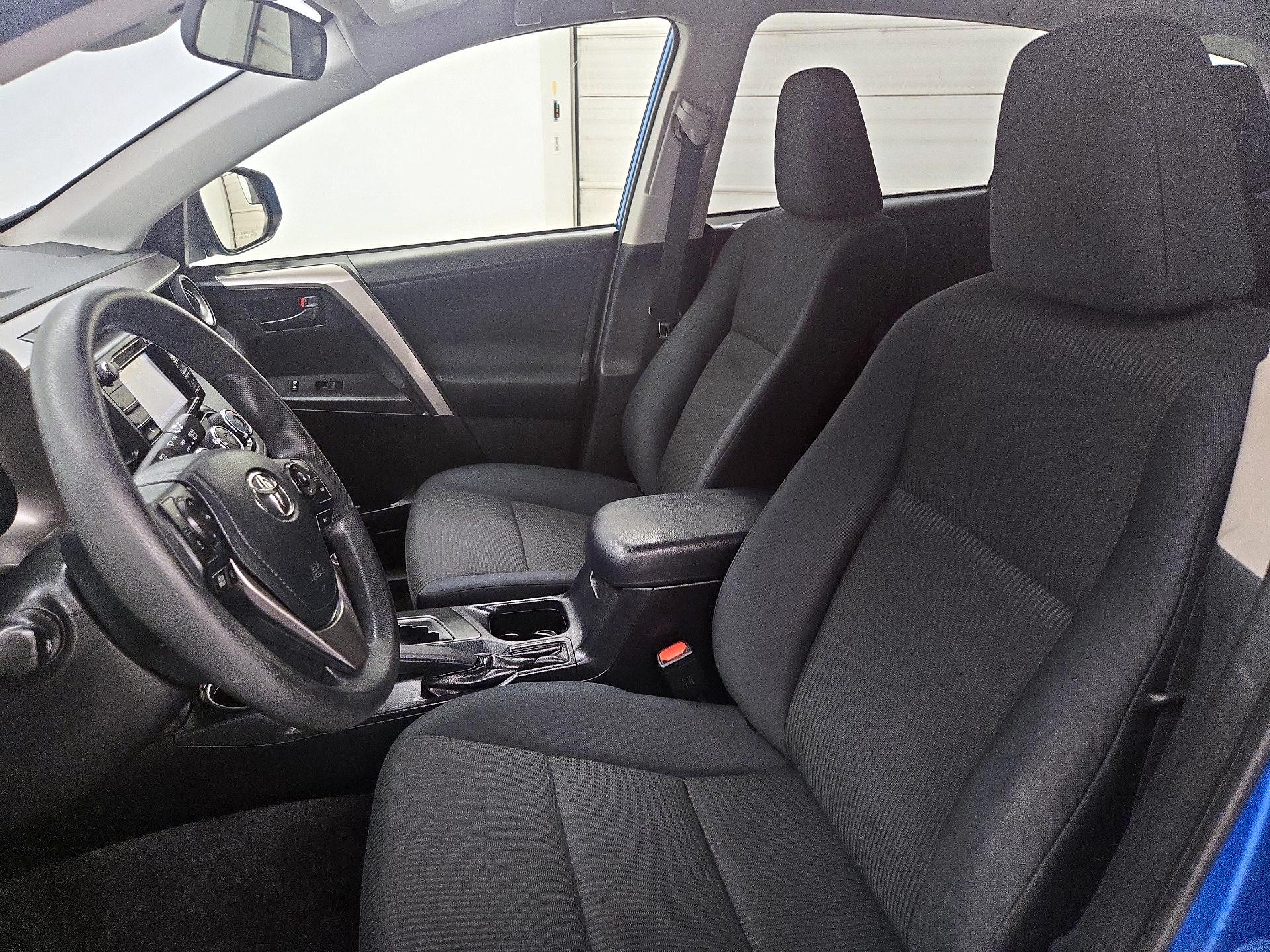 Thumbnail: 2018 Toyota RAV4 - 11