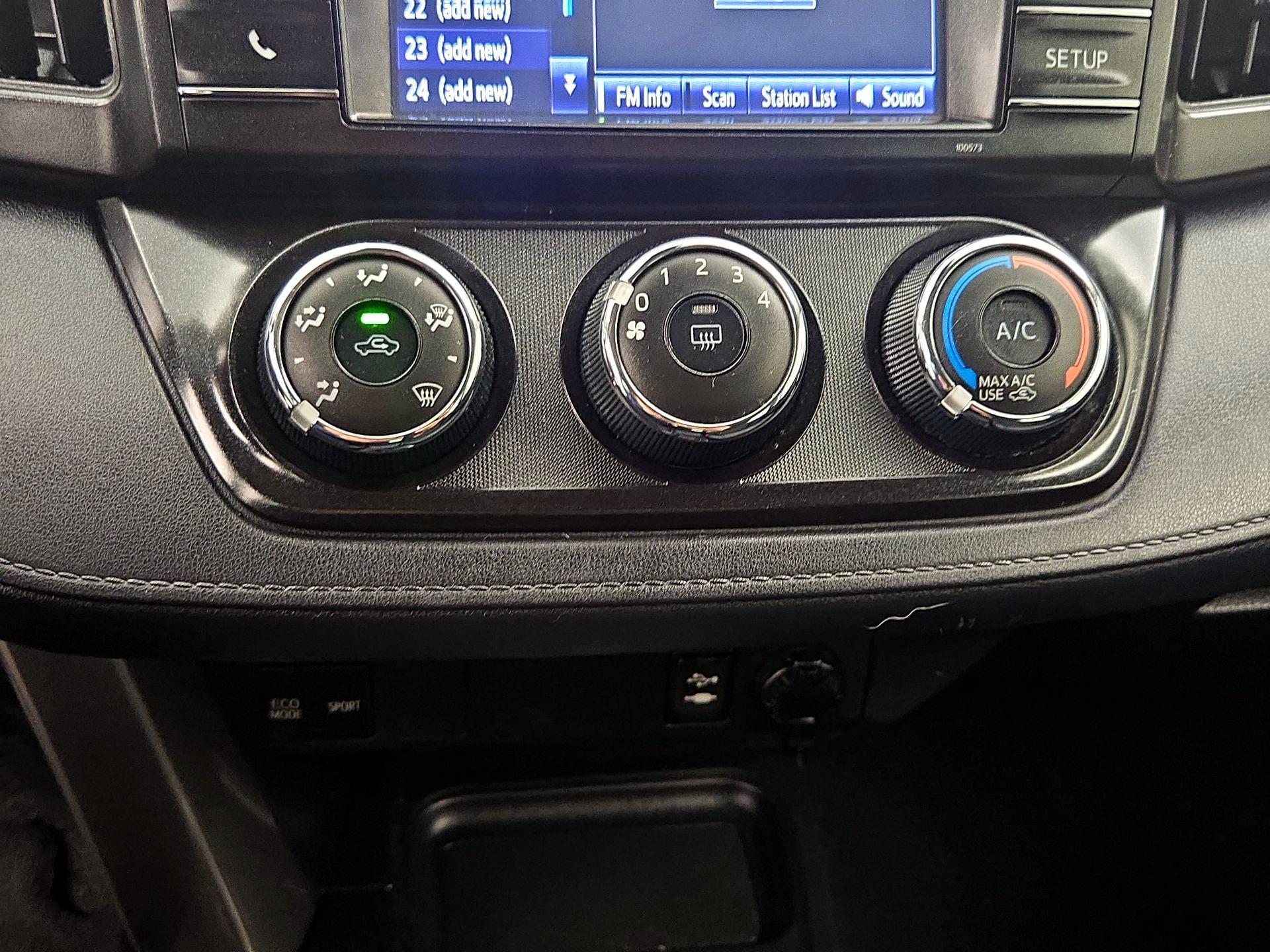 Thumbnail: 2018 Toyota RAV4 - 16