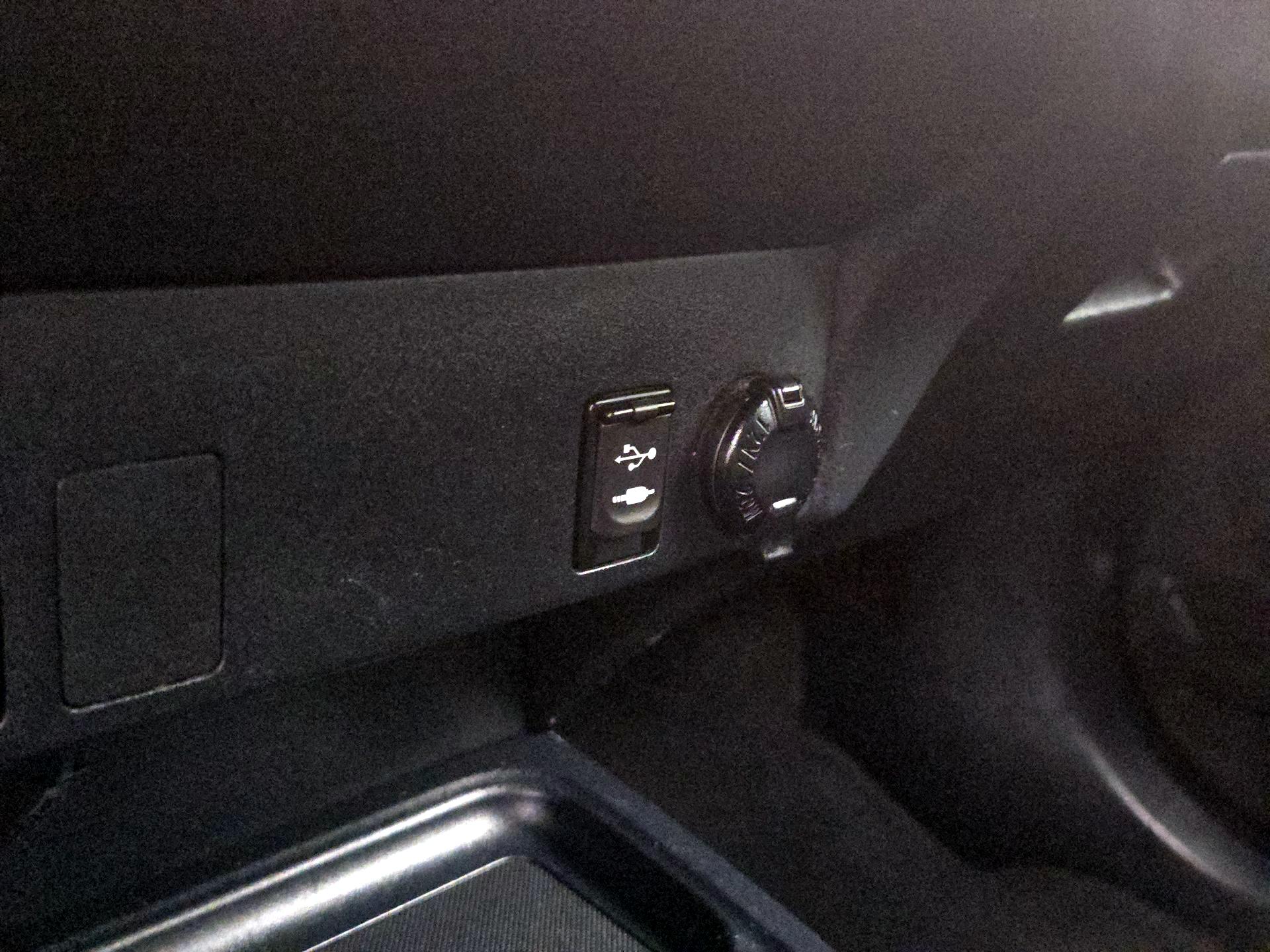 Thumbnail: 2018 Toyota RAV4 - 18