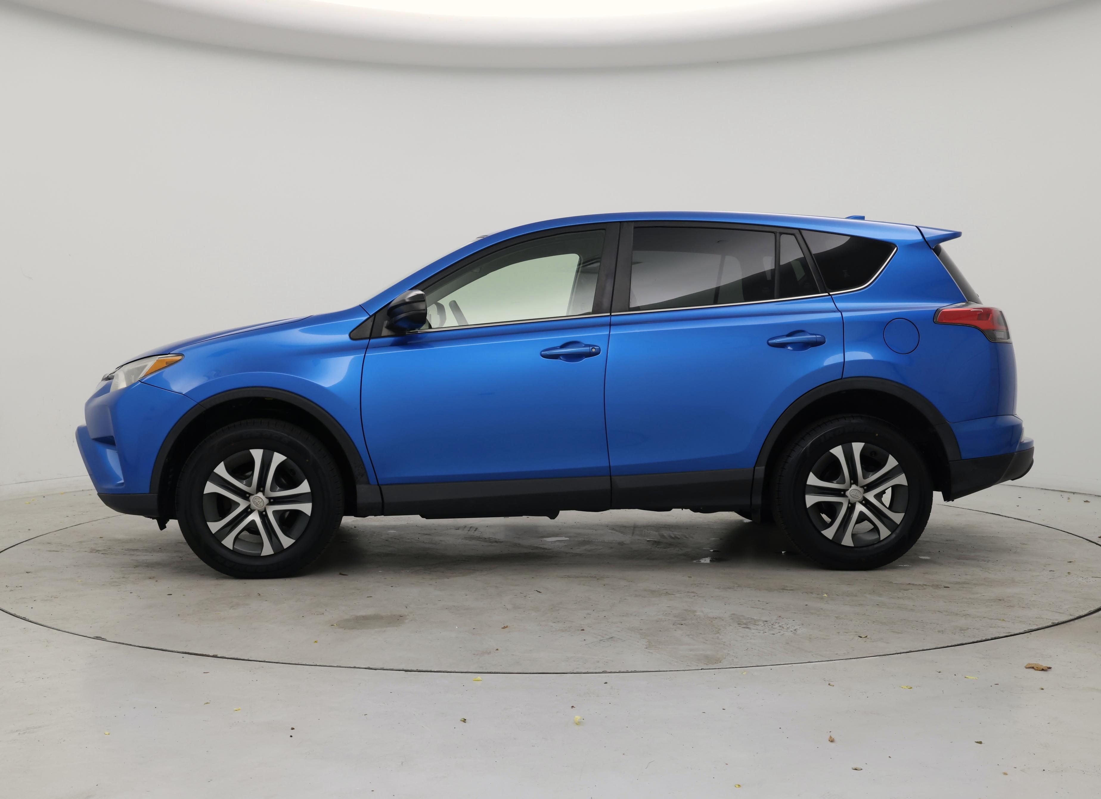 Thumbnail: 2018 Toyota RAV4 - 3
