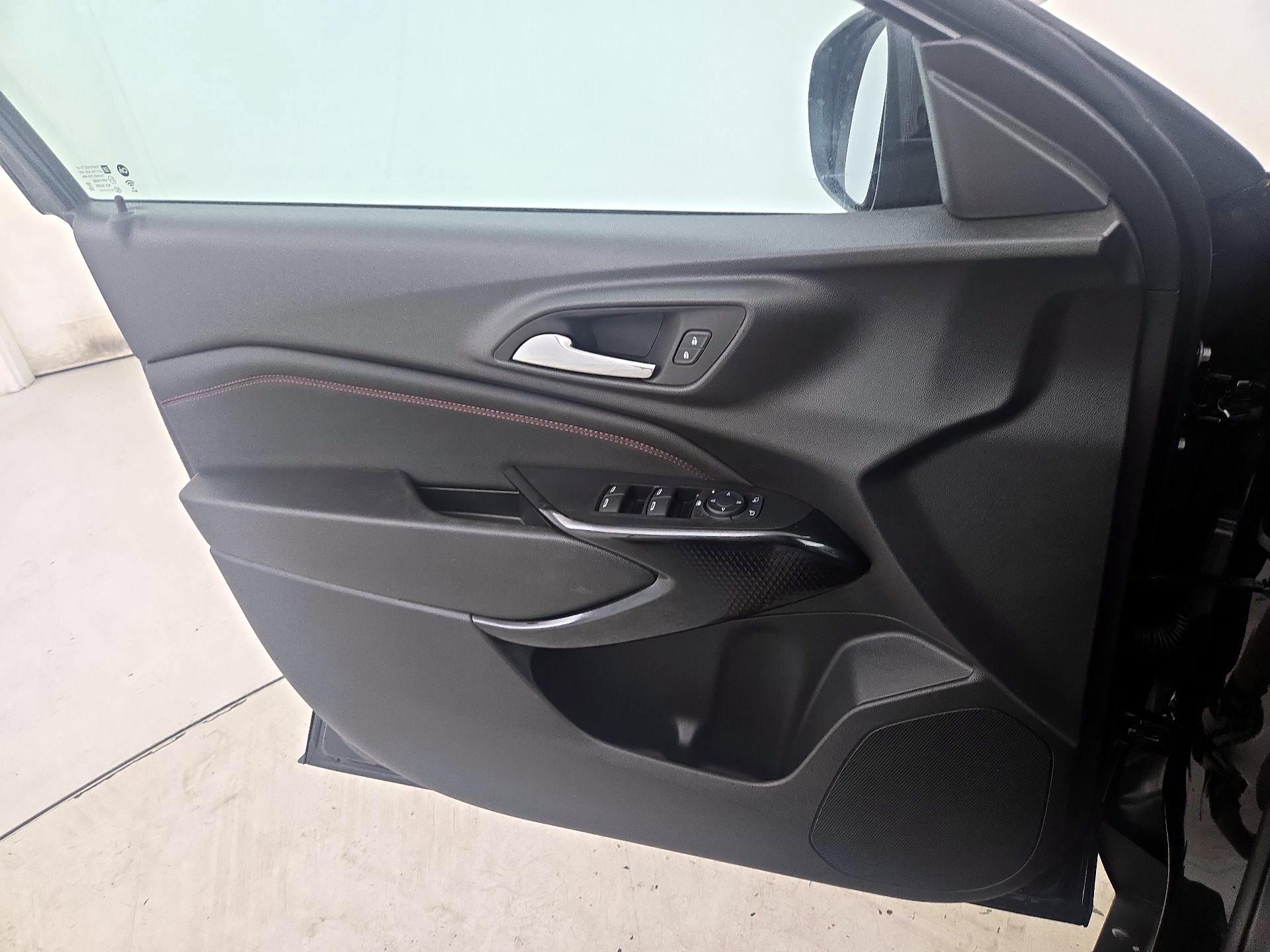 Thumbnail: 2025 Chevrolet Trax - 12