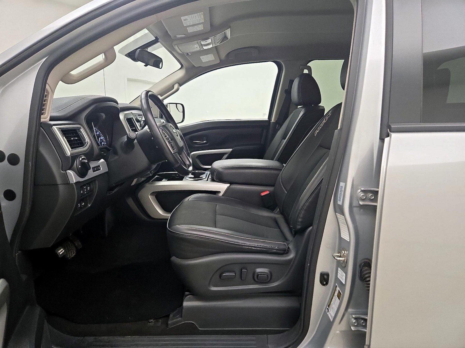 2019 Nissan Titan PRO-4X - Photo 12