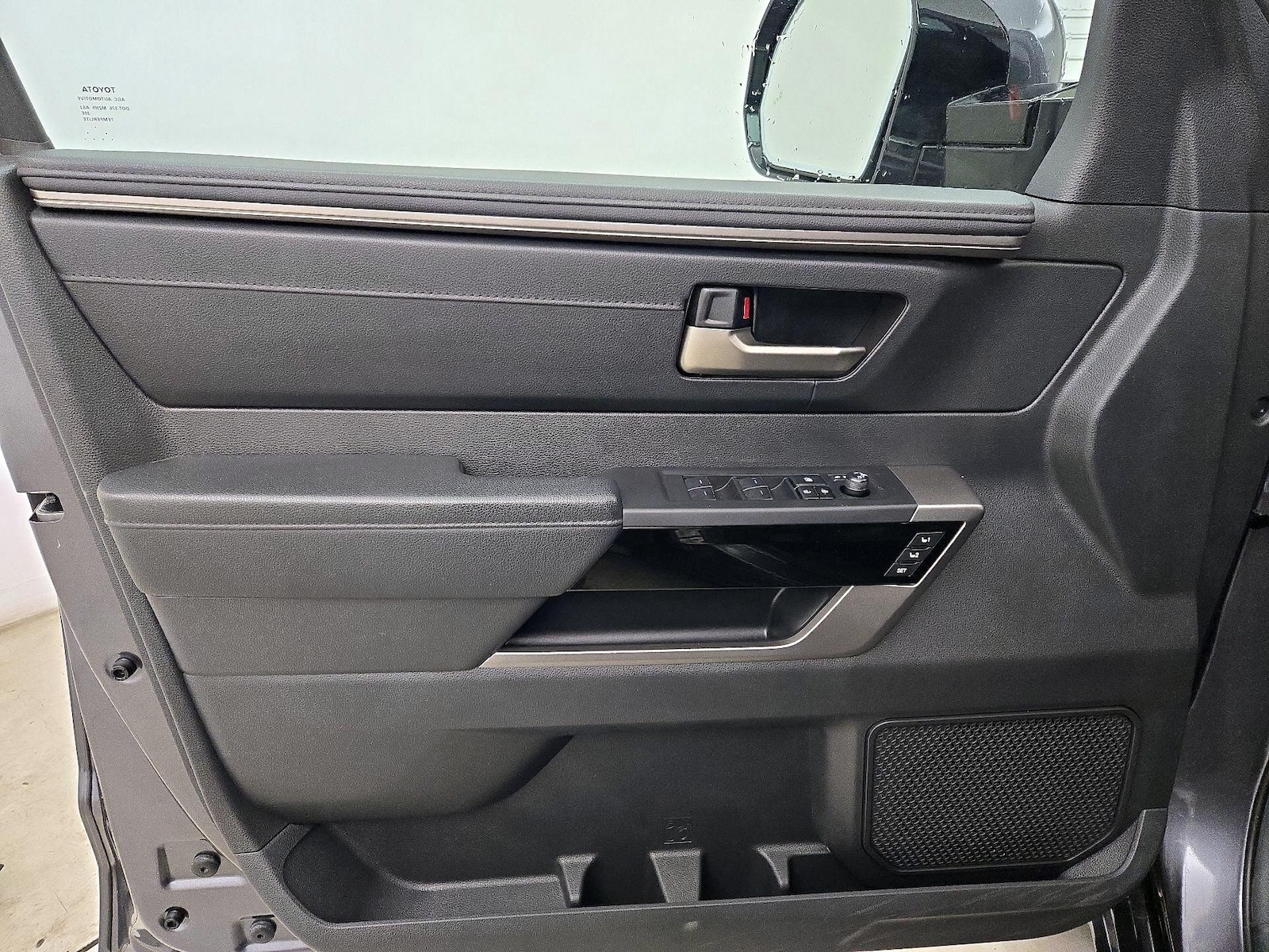 2025 Toyota Tundra Limited - Photo 13