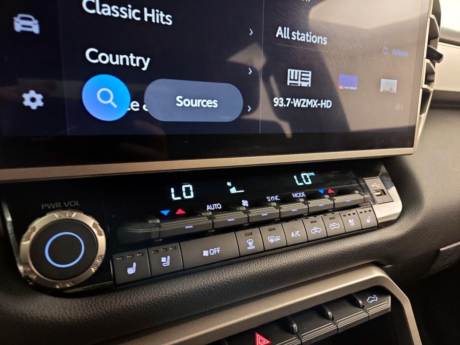 2025 Toyota Tundra Limited - Photo 16