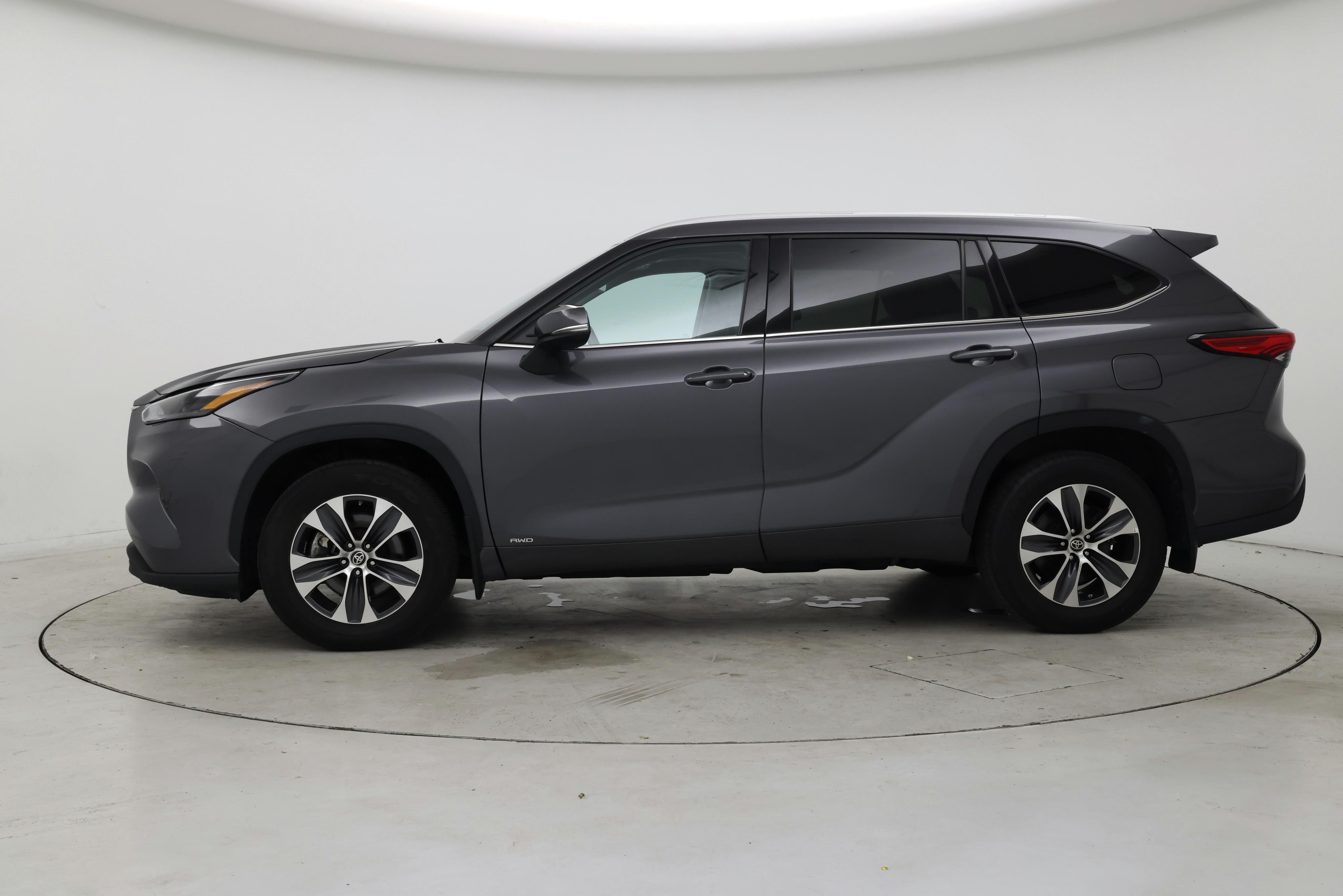Thumbnail: 2022 Toyota Highlander - 3