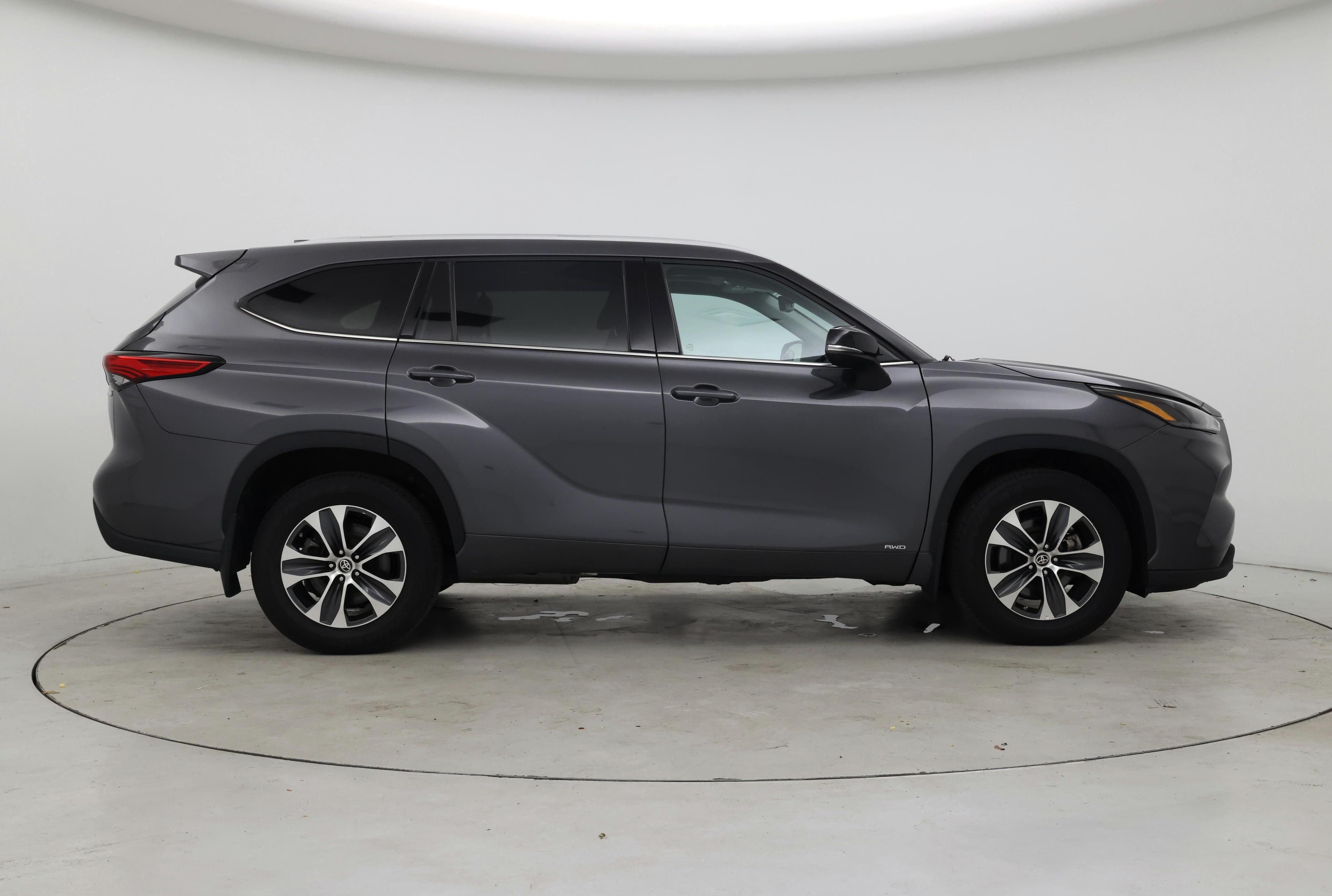 Thumbnail: 2022 Toyota Highlander - 7