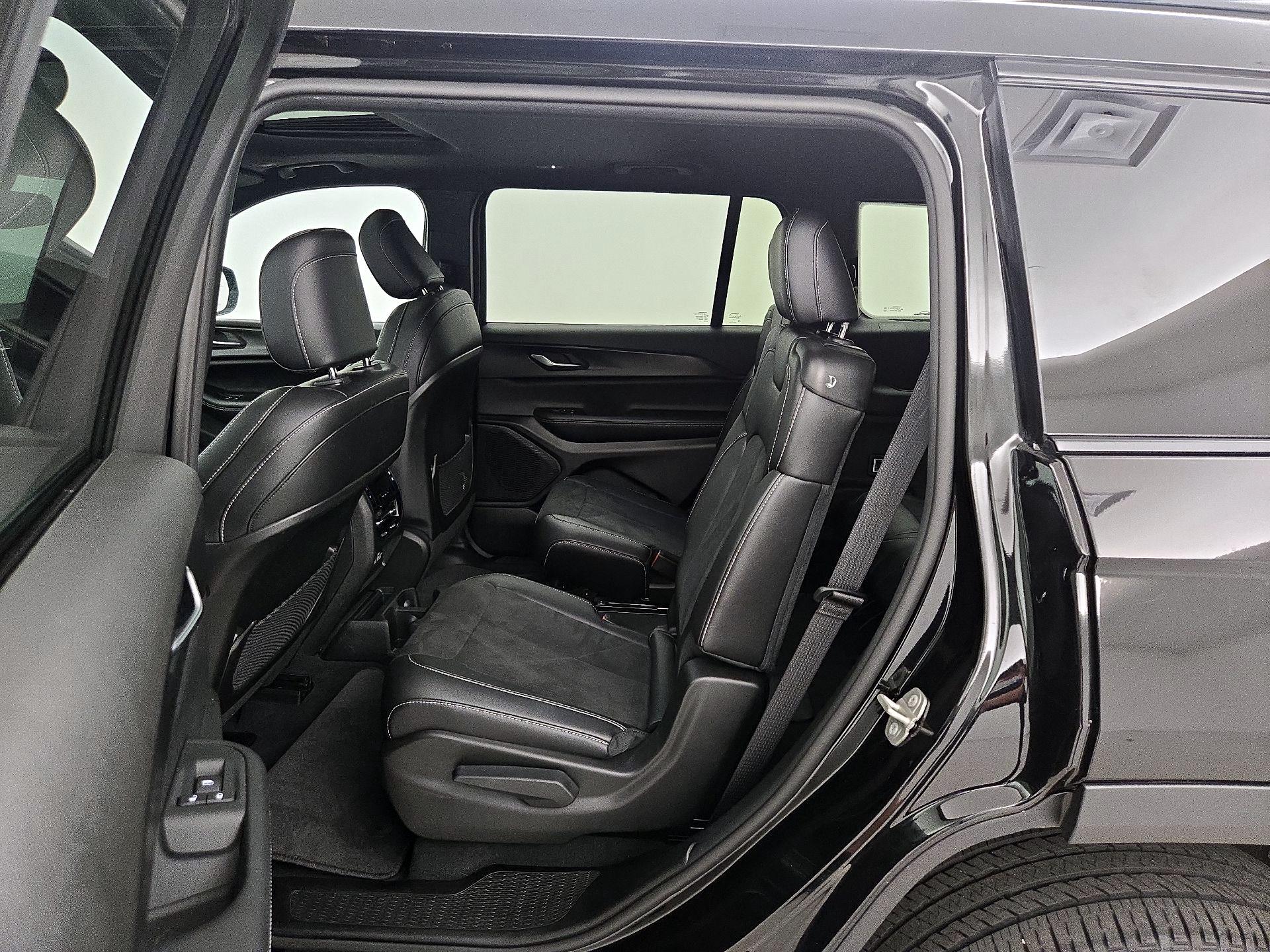 Thumbnail: 2023 Jeep Grand Cherokee L - 20