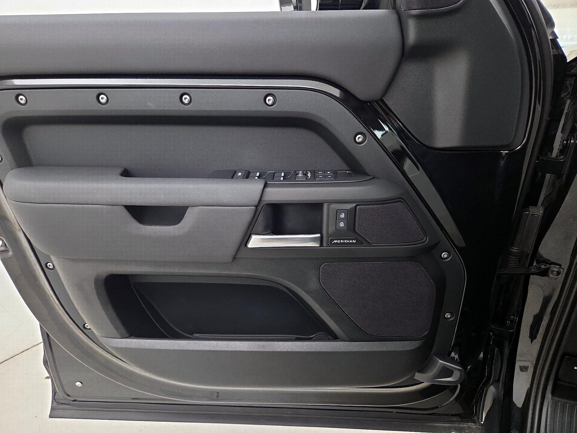 Thumbnail: 2025 Land Rover Defender - 12