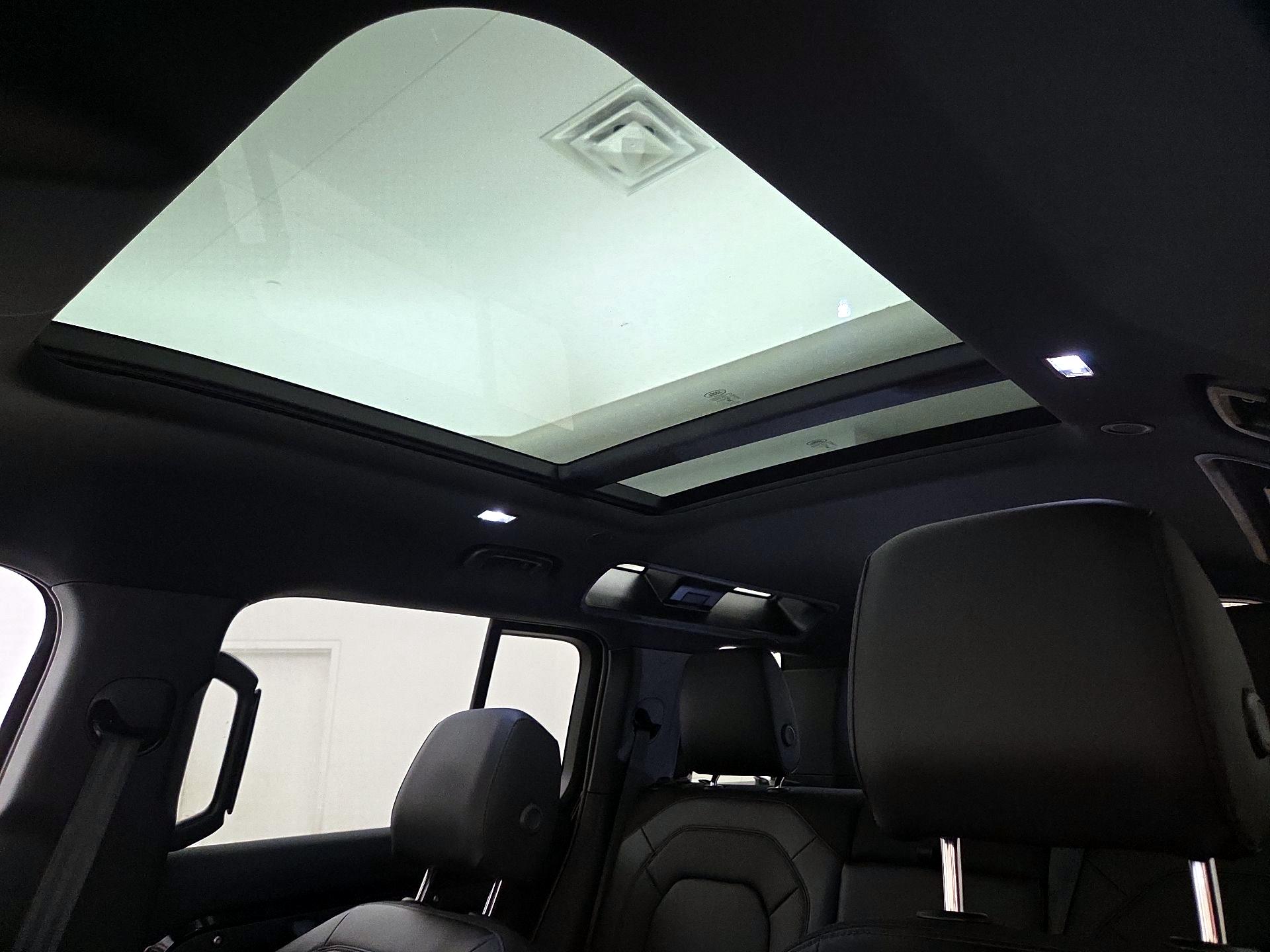 Thumbnail: 2025 Land Rover Defender - 18