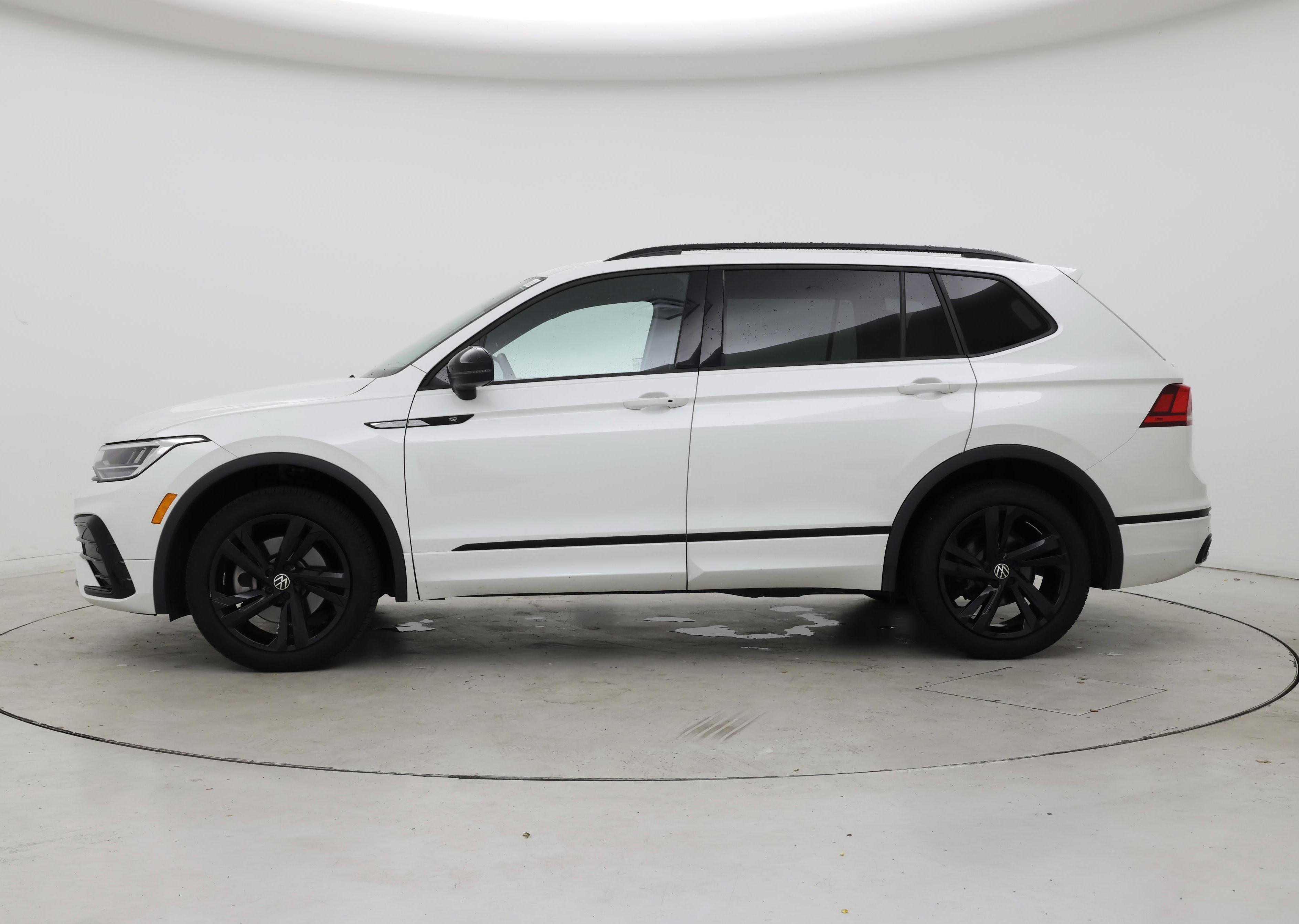 Thumbnail: 2024 Volkswagen Tiguan - 3