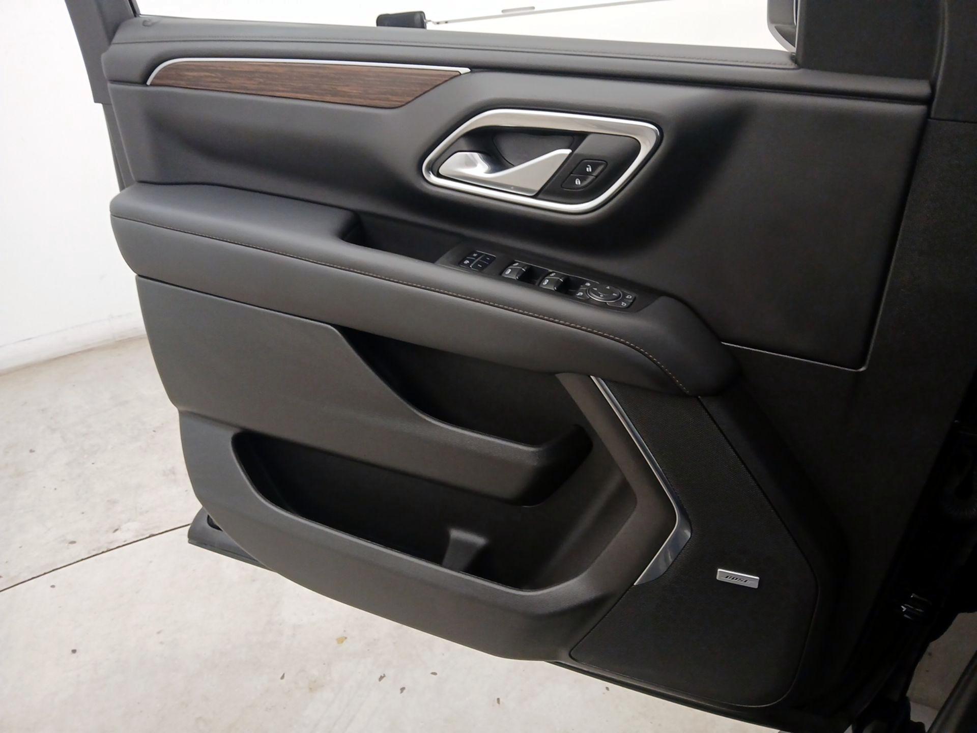 Thumbnail: 2022 Chevrolet Suburban - 12
