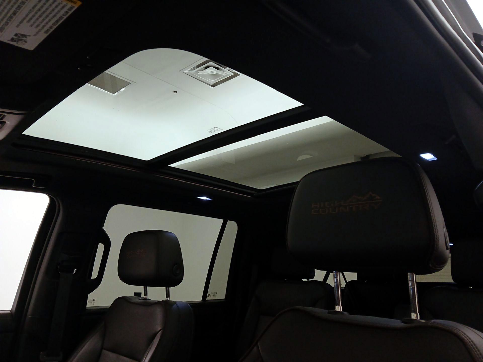 Thumbnail: 2022 Chevrolet Suburban - 20