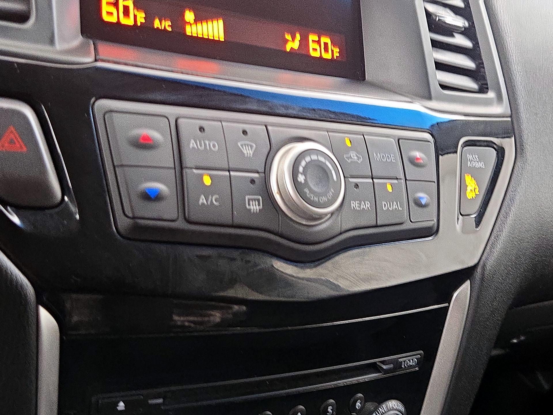 Thumbnail: 2015 Nissan Pathfinder - 15