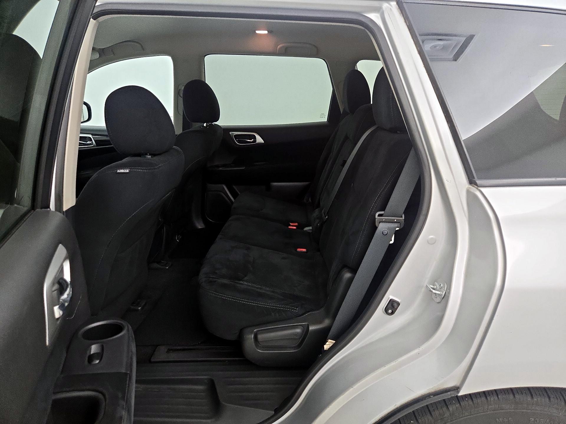 Thumbnail: 2015 Nissan Pathfinder - 18
