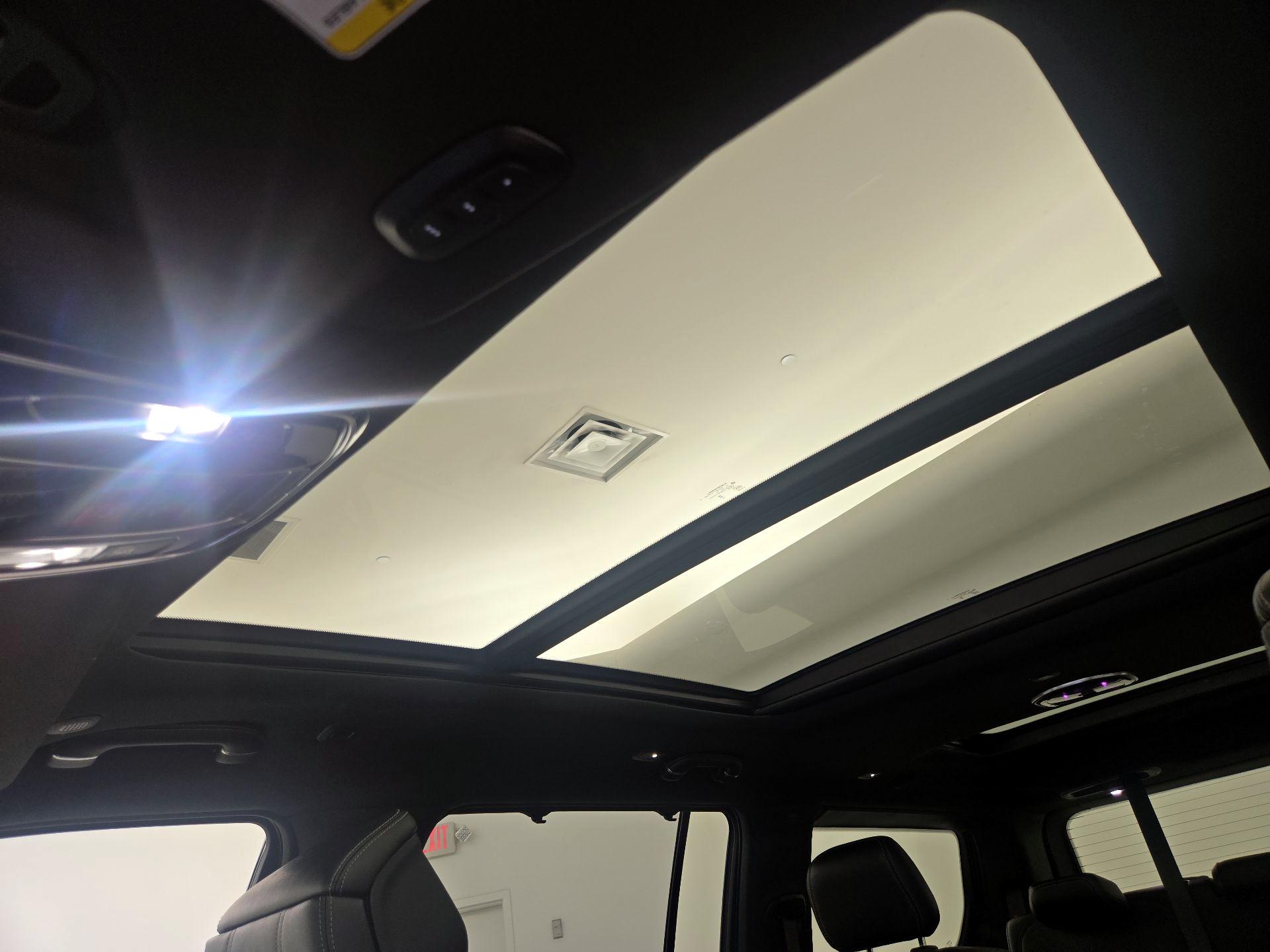 Thumbnail: 2023 Jeep Grand Wagoneer - 20