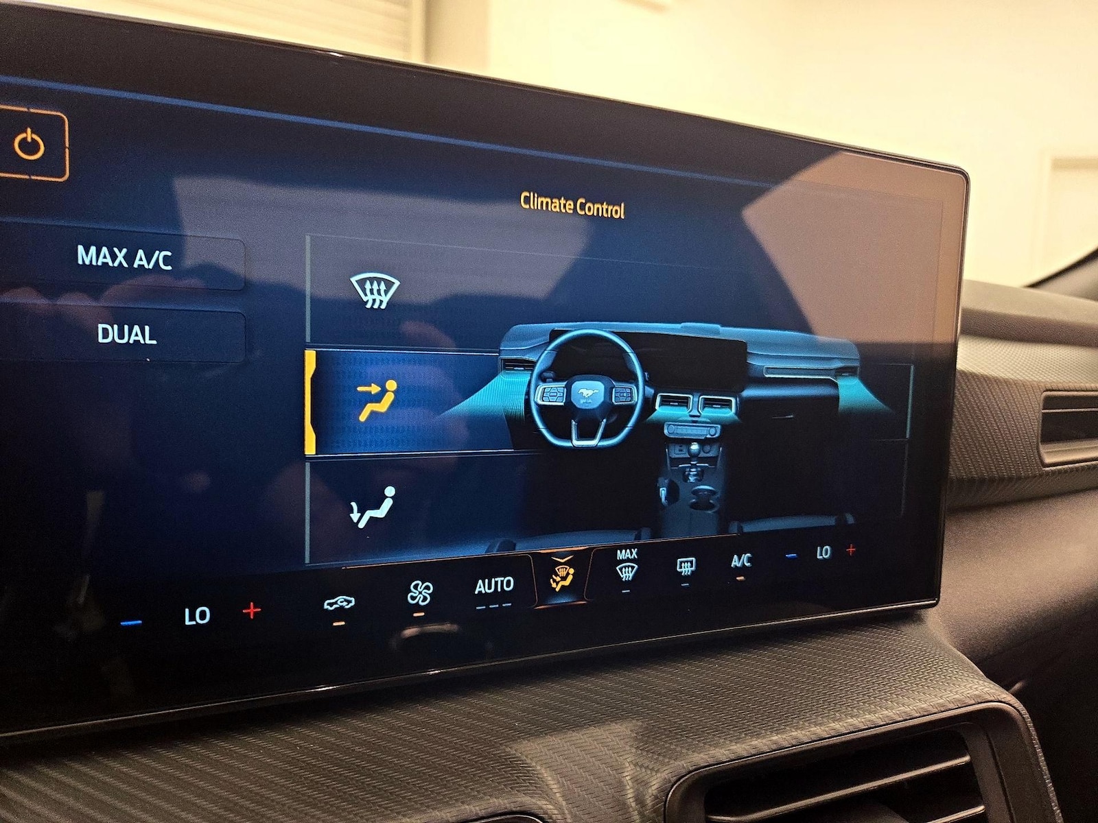 2025 Ford Mustang EcoBoost - Photo 16