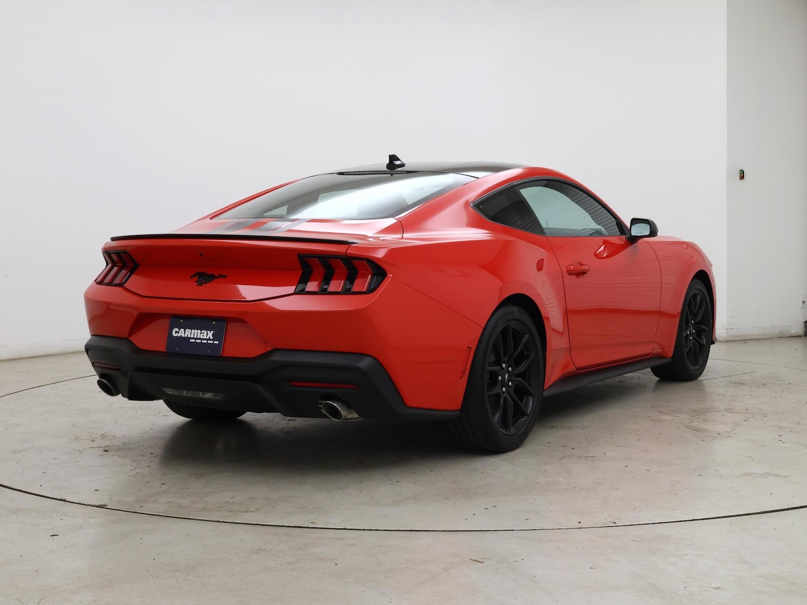 2025 Ford Mustang EcoBoost - Photo 9