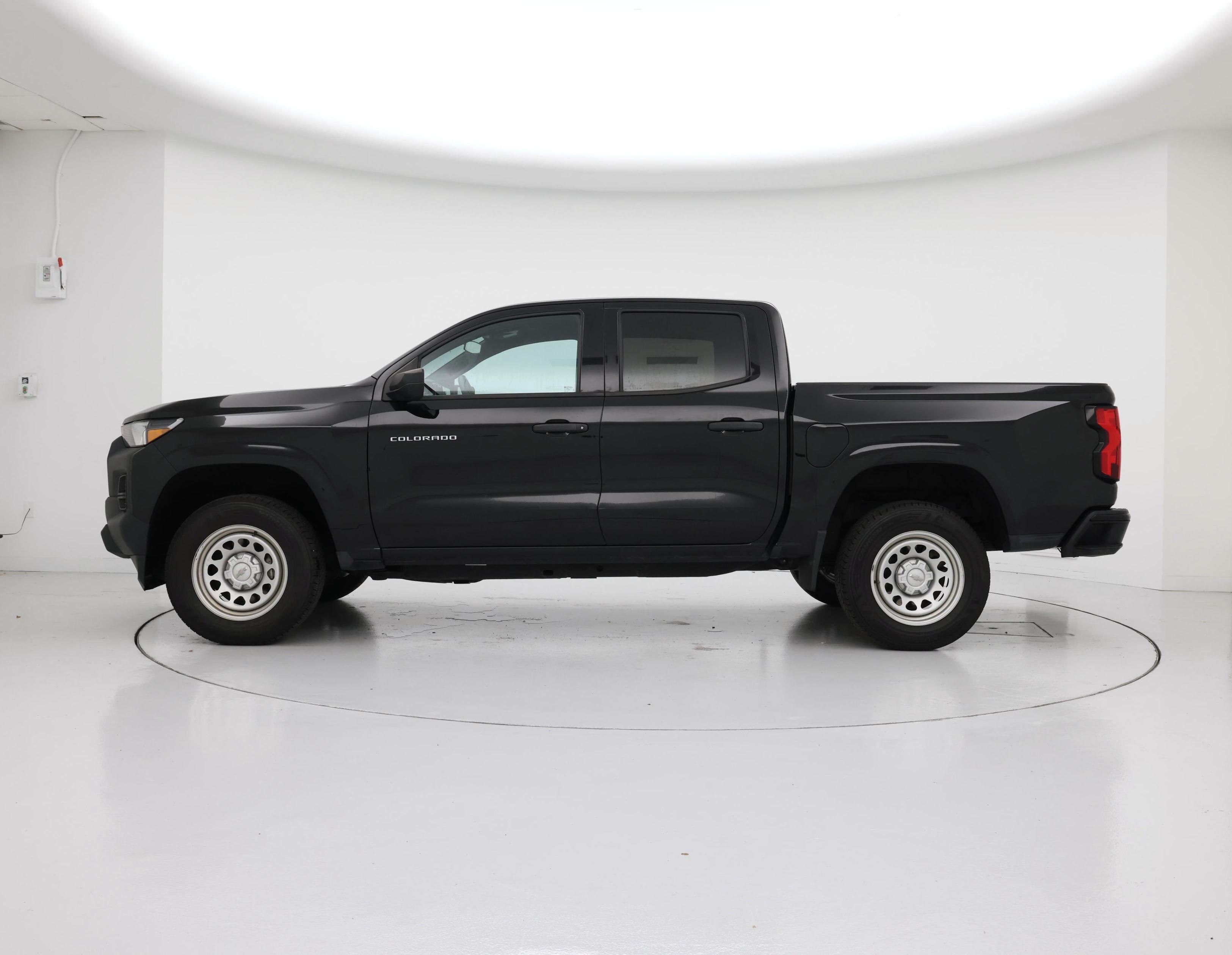 Thumbnail: 2023 Chevrolet Colorado - 3