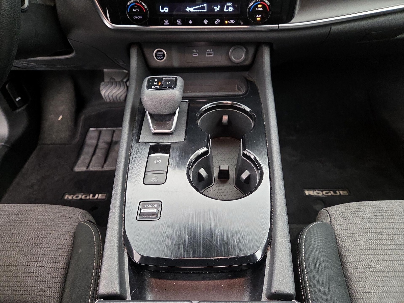 2022 Nissan Rogue SV - Photo 18