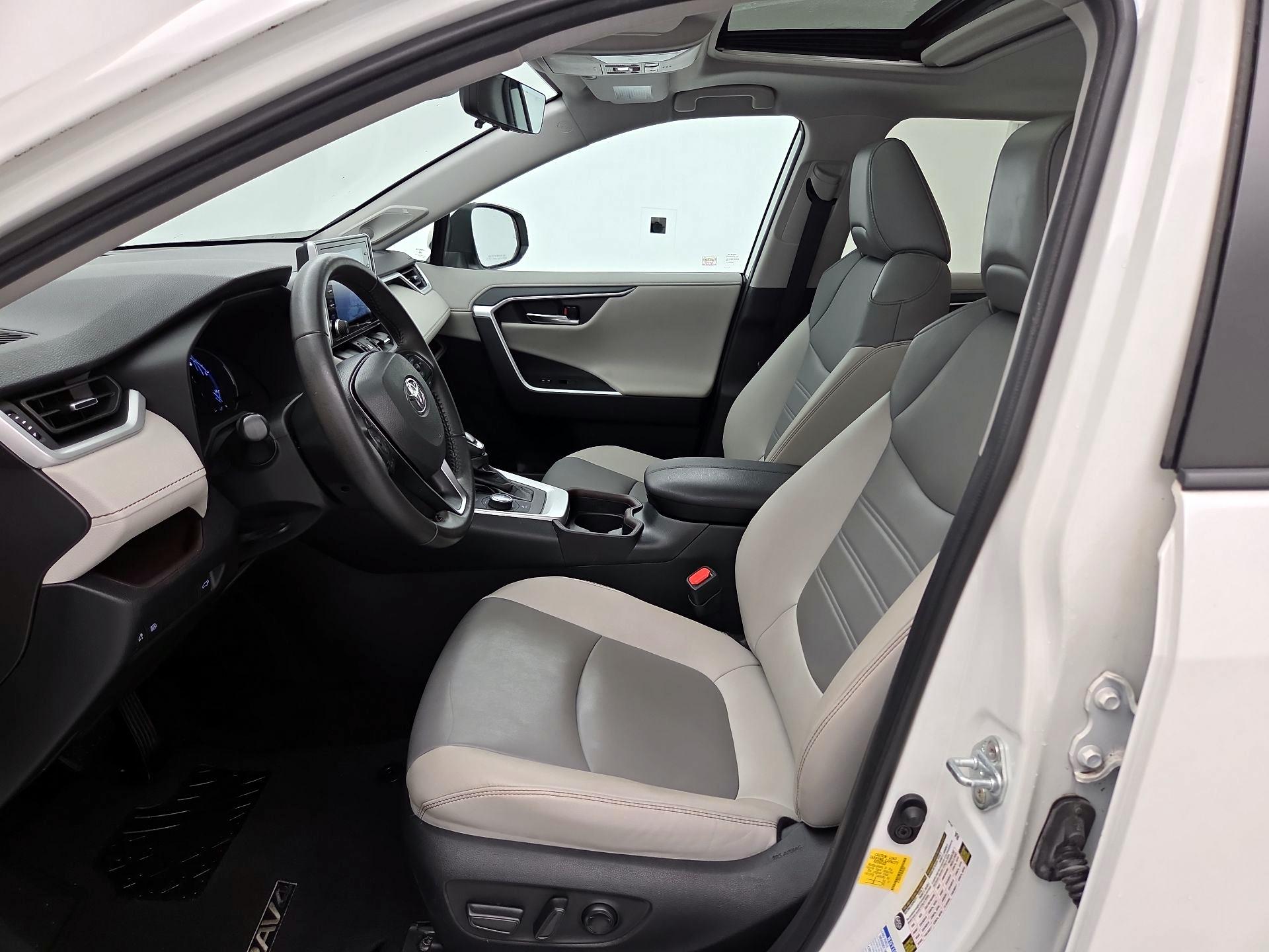 Thumbnail: 2021 Toyota RAV4 - 11