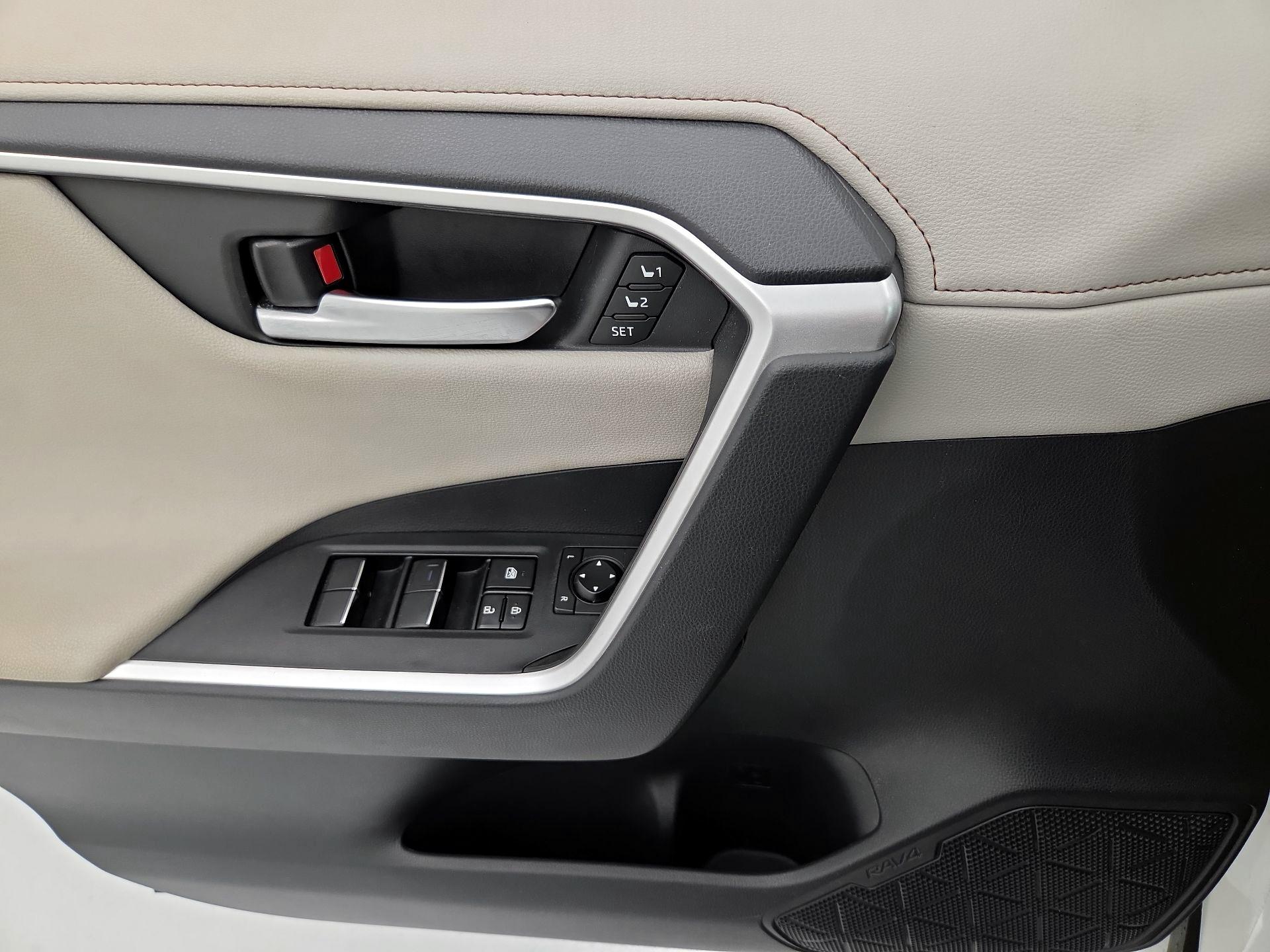 Thumbnail: 2021 Toyota RAV4 - 12
