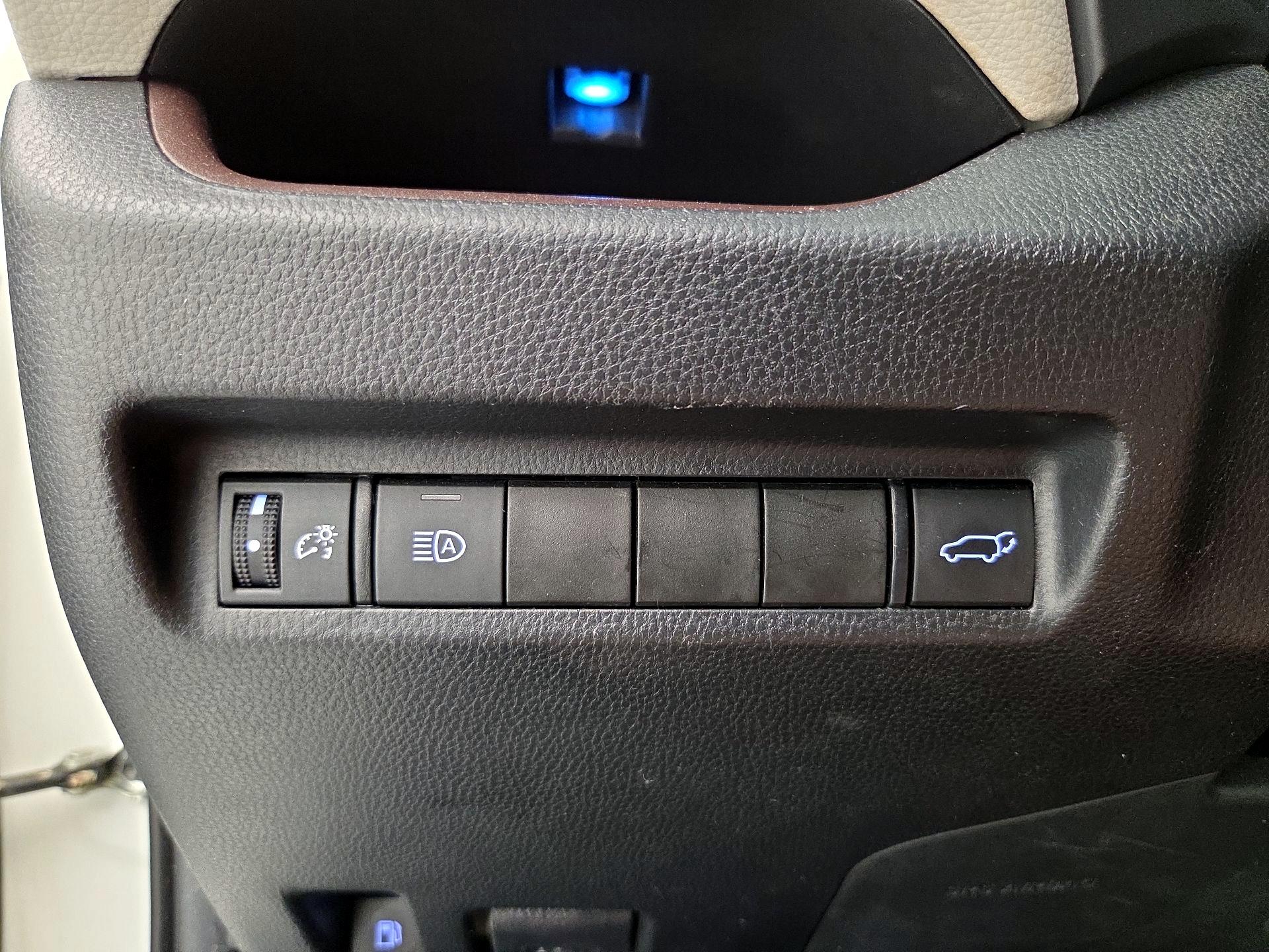 Thumbnail: 2021 Toyota RAV4 - 13