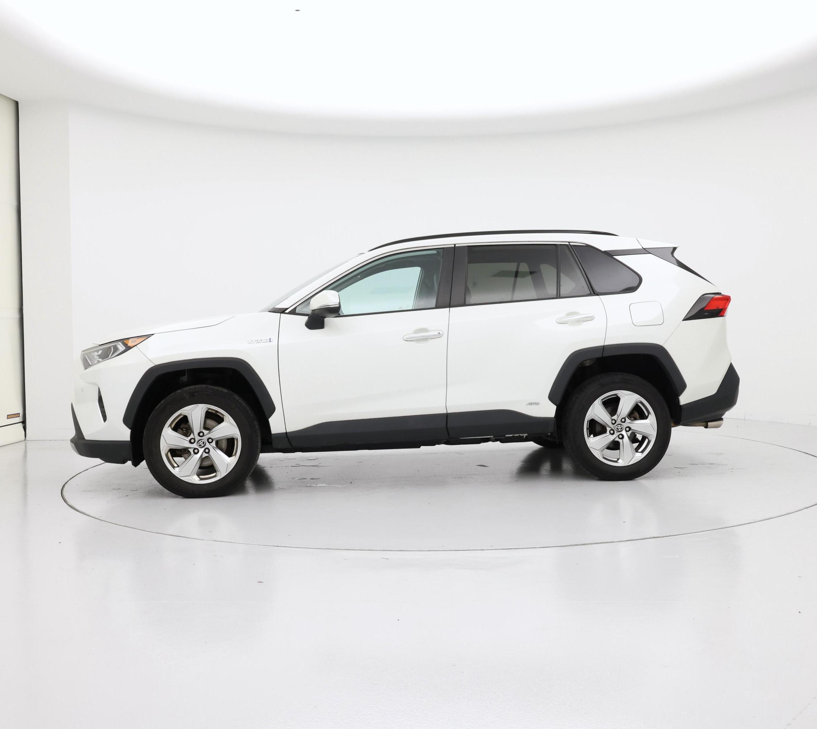 Thumbnail: 2021 Toyota RAV4 - 3
