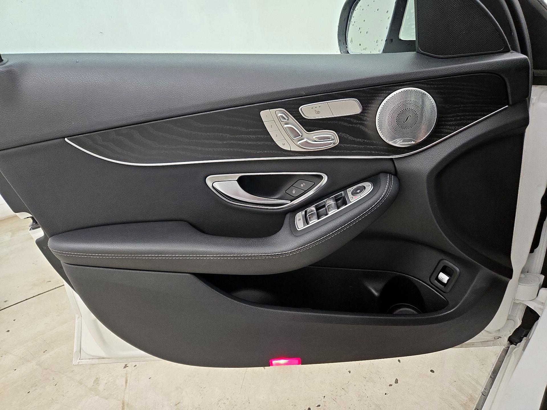 Thumbnail: 2016 Mercedes-Benz C-Class - 12