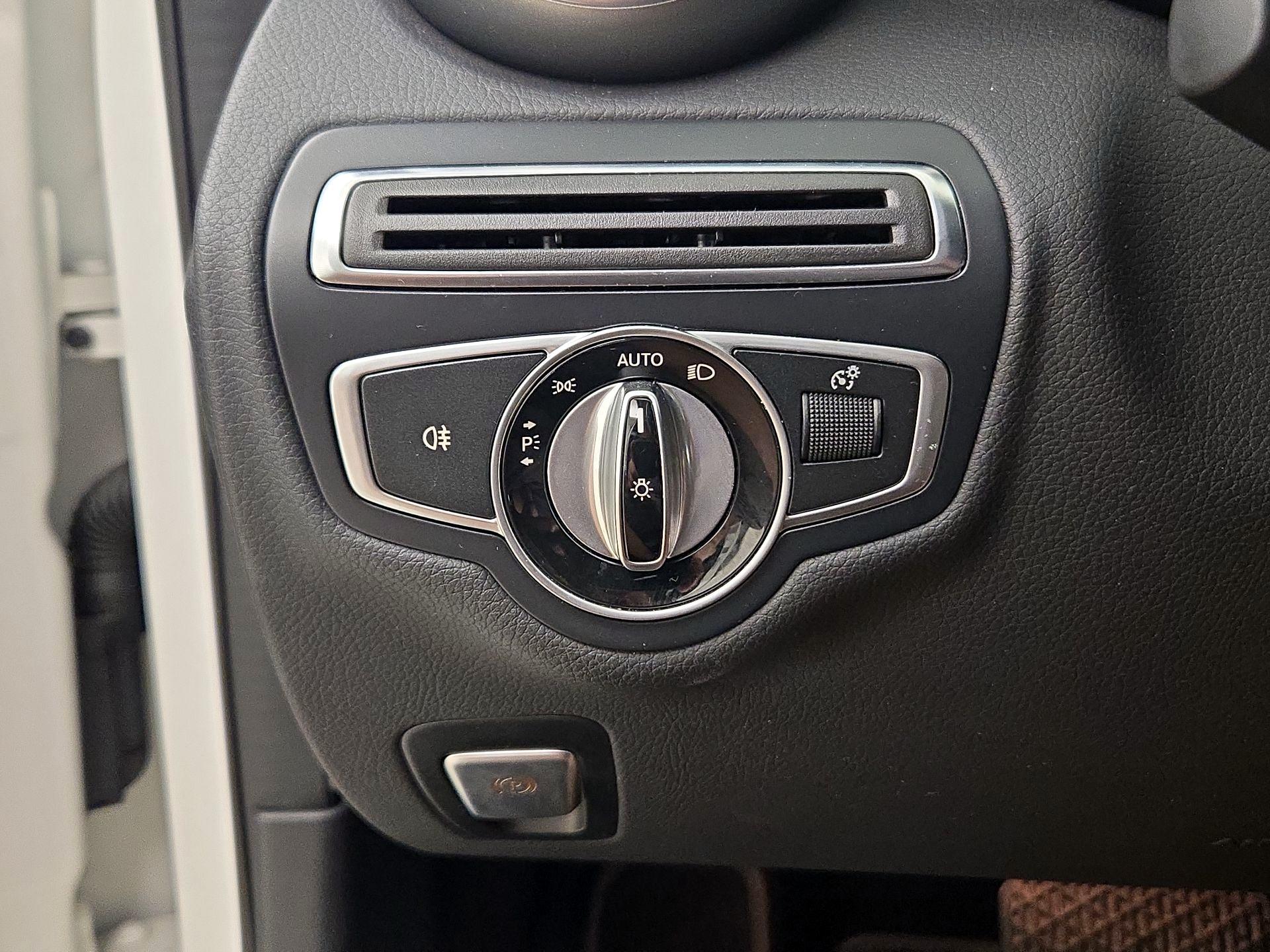 Thumbnail: 2016 Mercedes-Benz C-Class - 13