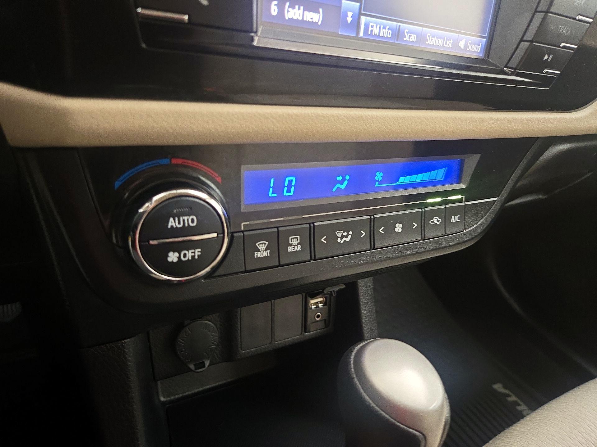 Thumbnail: 2016 Toyota Corolla - 16