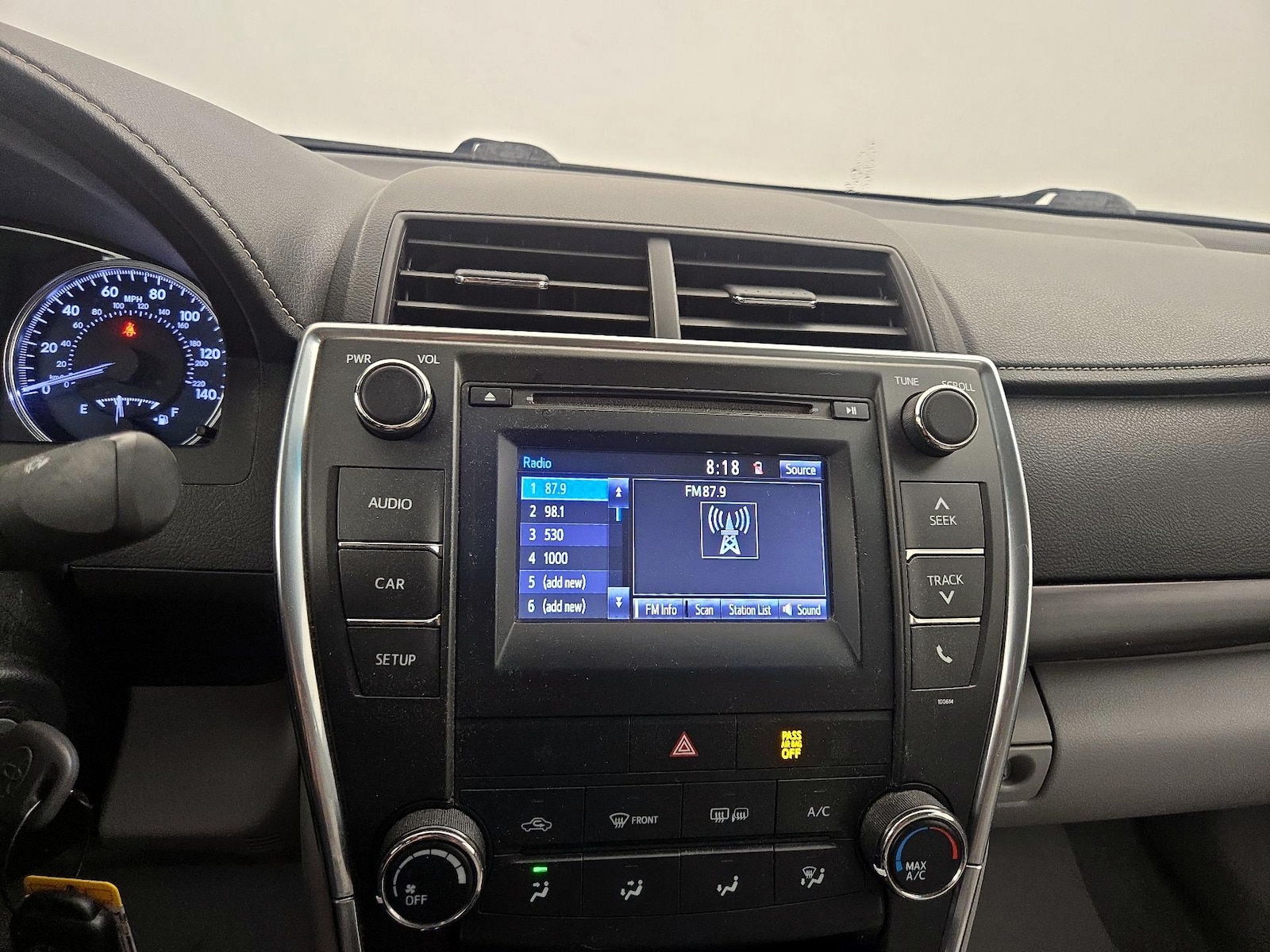 2017 Toyota Camry LE - Photo 16