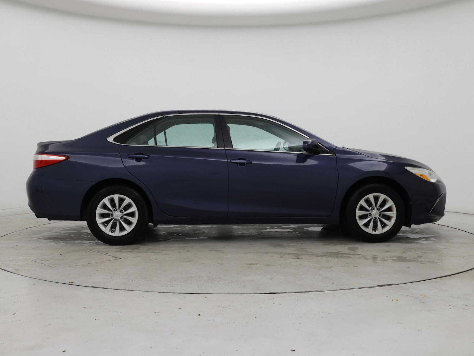 2017 Toyota Camry LE - Photo 8