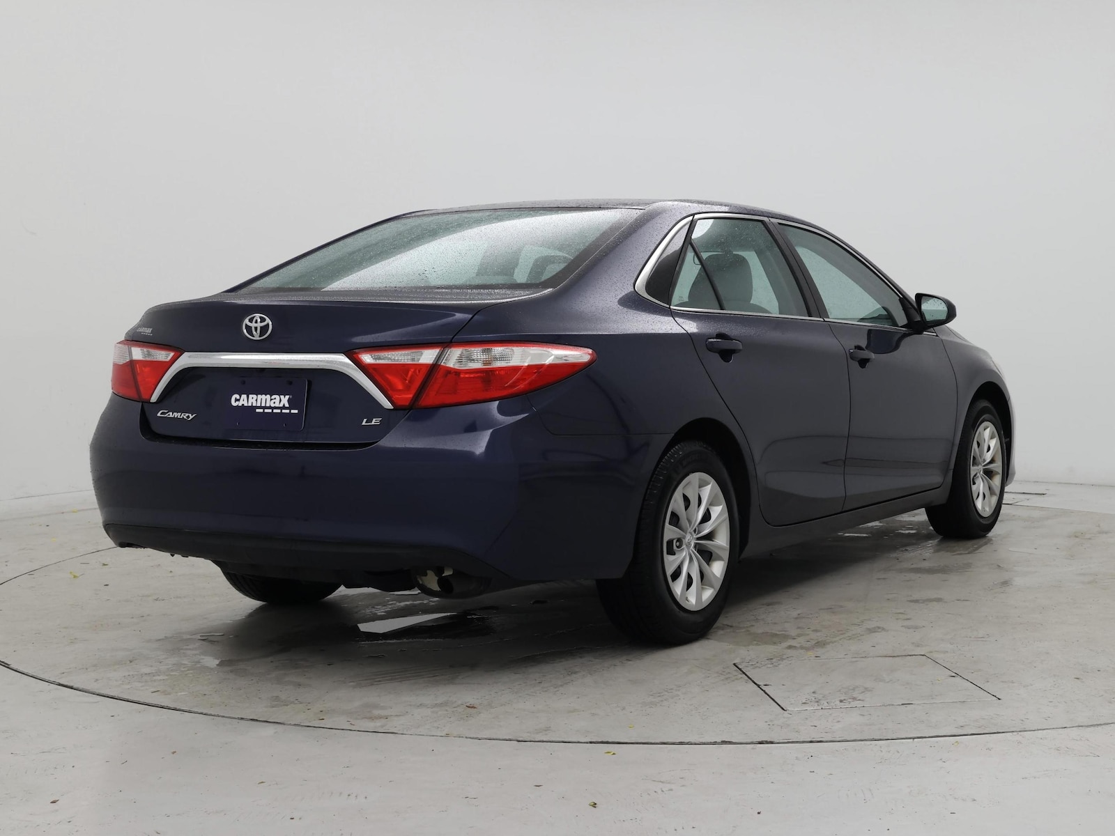 2017 Toyota Camry LE - Photo 9