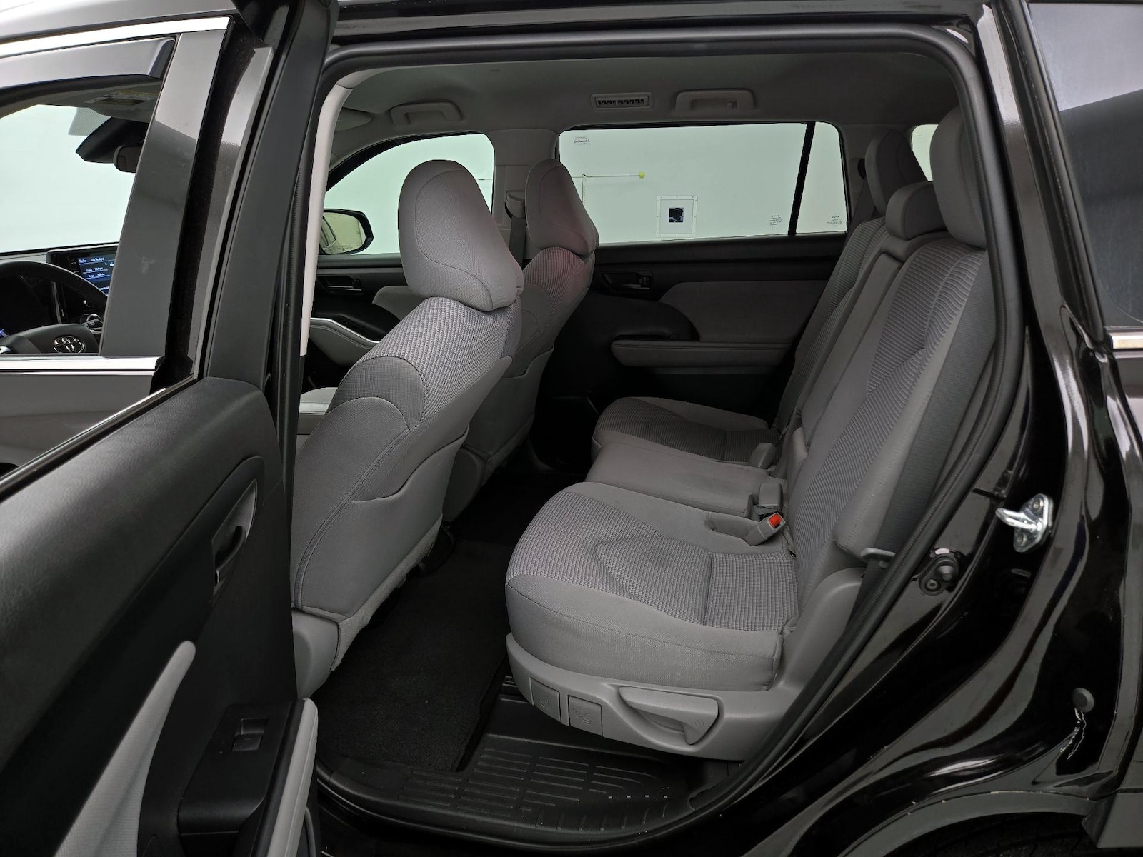 2022 Toyota Highlander LE - Photo 20