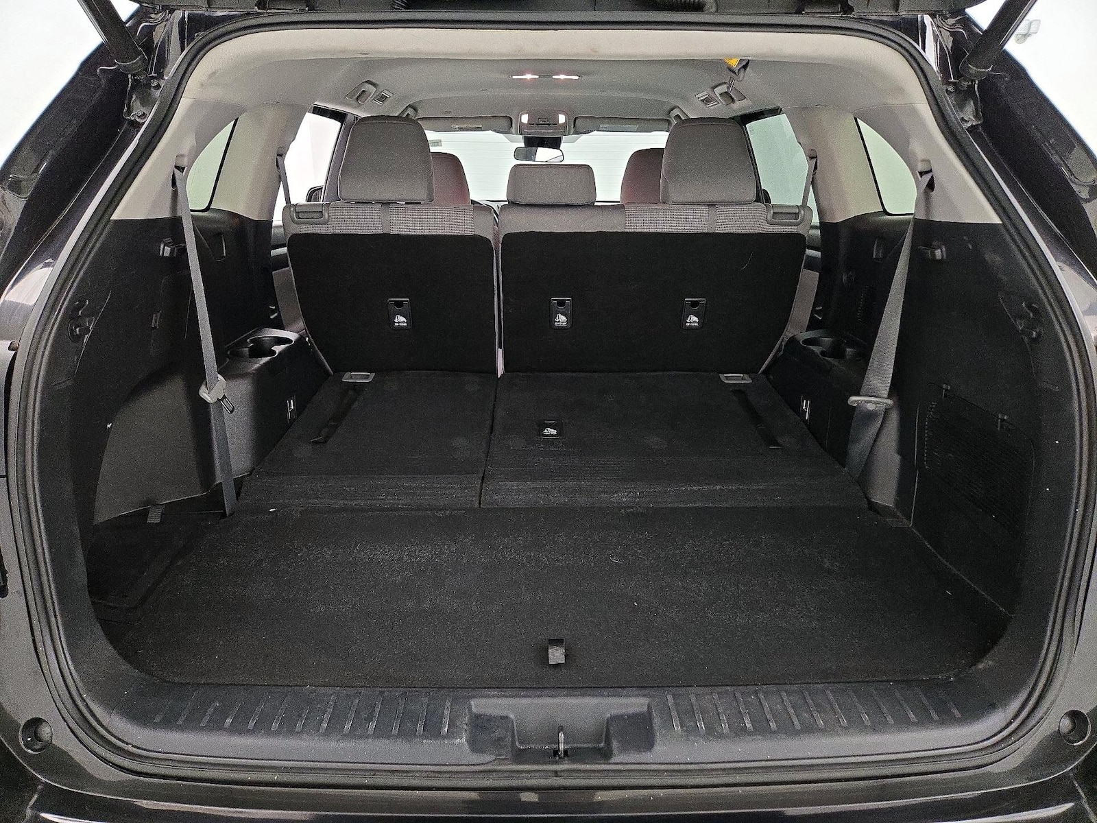 2022 Toyota Highlander LE - Photo 23