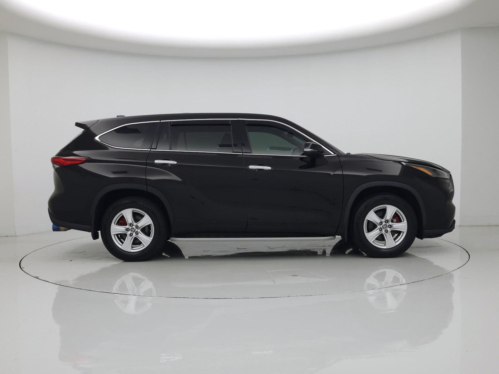 2022 Toyota Highlander LE - Photo 8