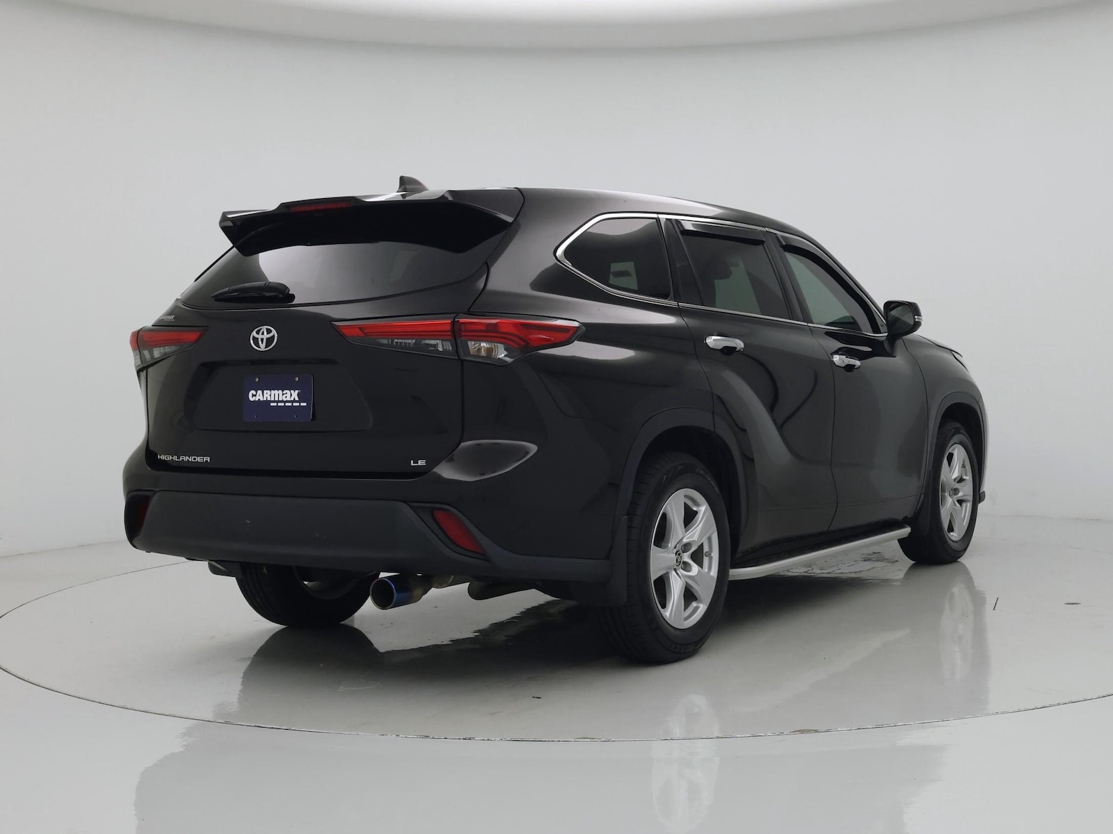 2022 Toyota Highlander LE - Photo 9