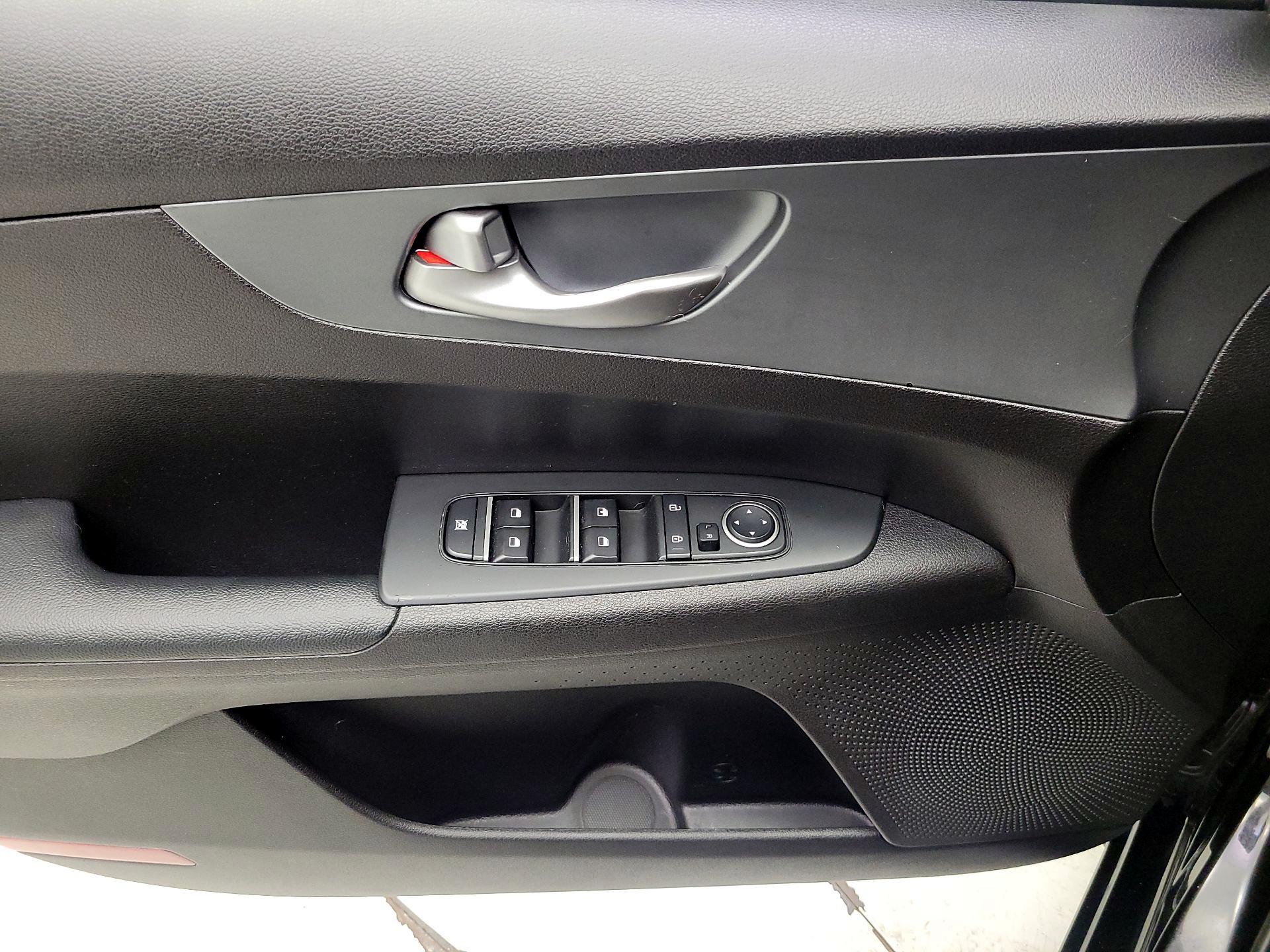 Thumbnail: 2021 Kia Forte - 12